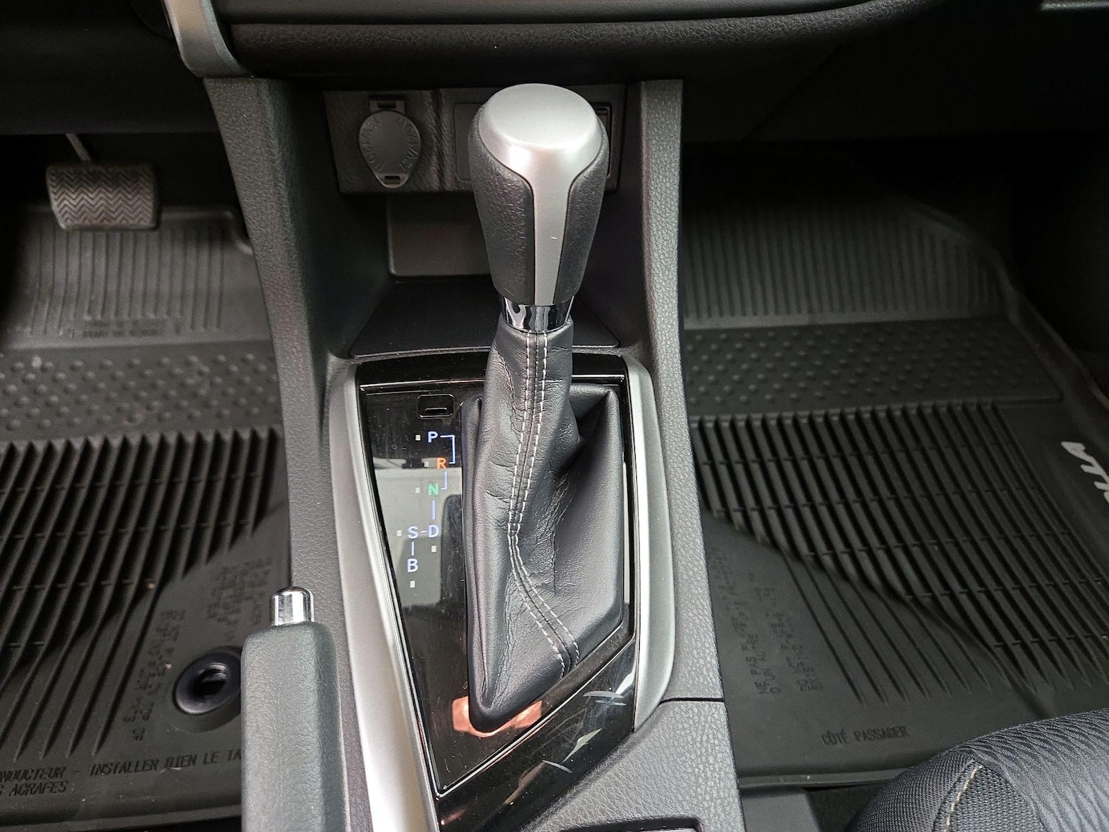 2019 Toyota Corolla LE - Photo 18