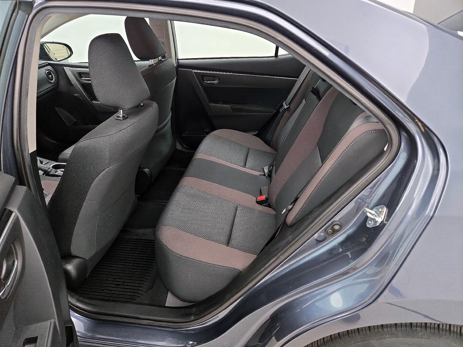 2019 Toyota Corolla LE - Photo 20
