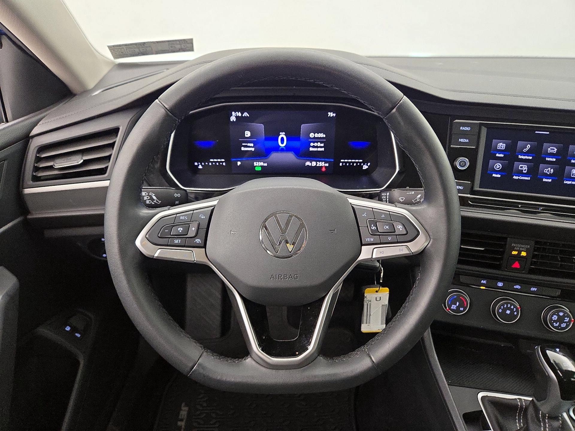 Thumbnail: 2024 Volkswagen Jetta - 10