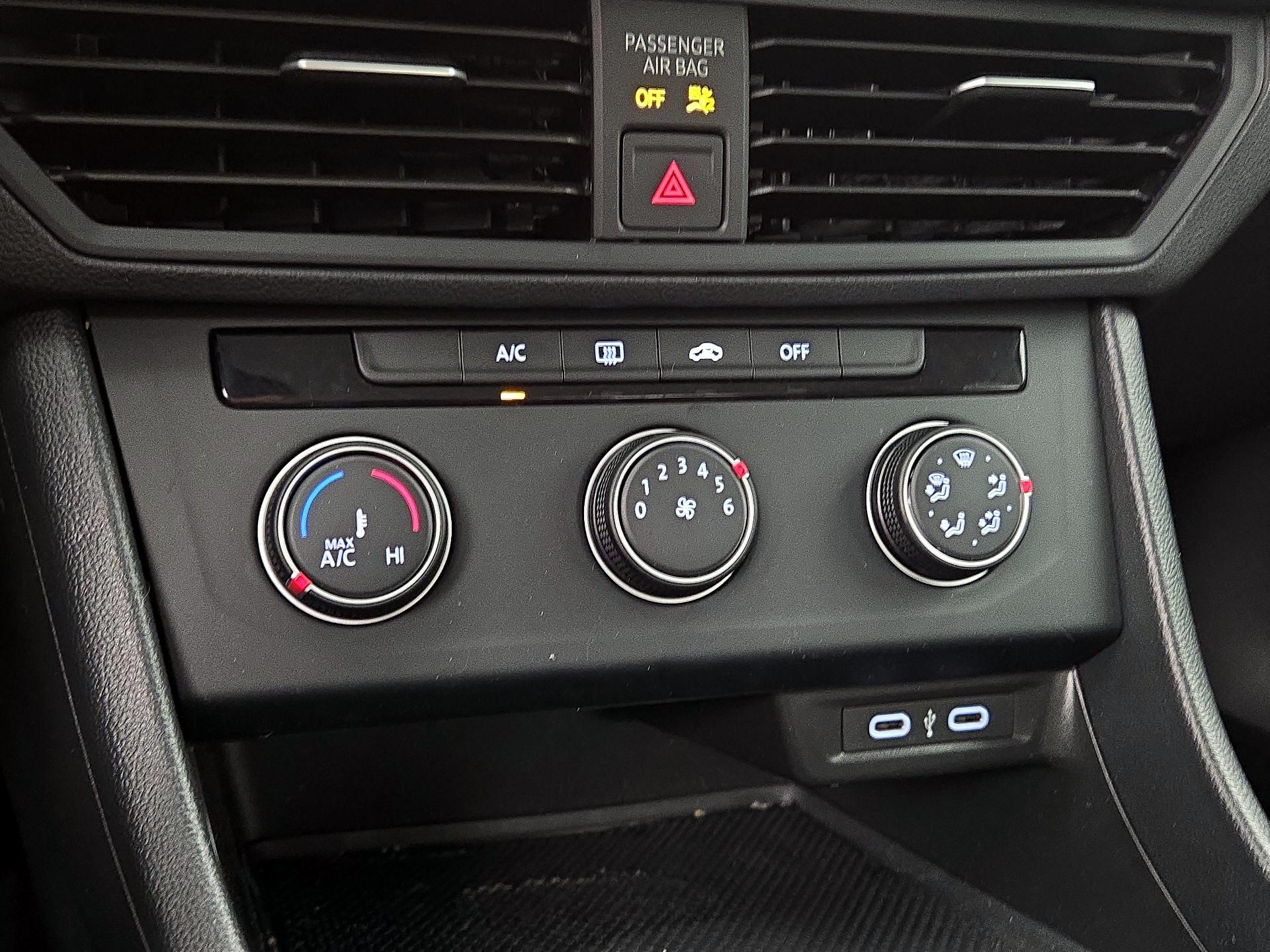 Thumbnail: 2024 Volkswagen Jetta - 16