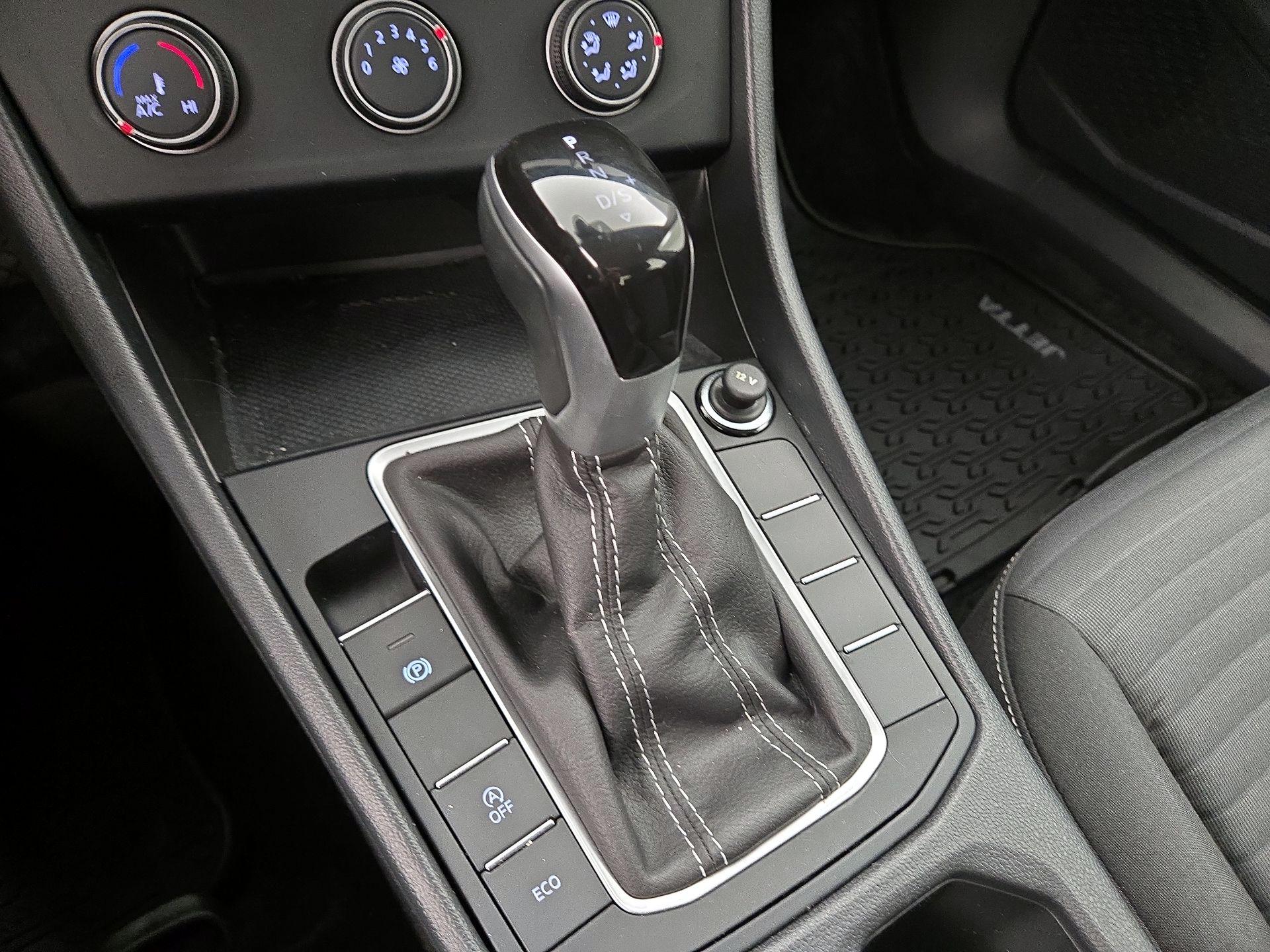 Thumbnail: 2024 Volkswagen Jetta - 17