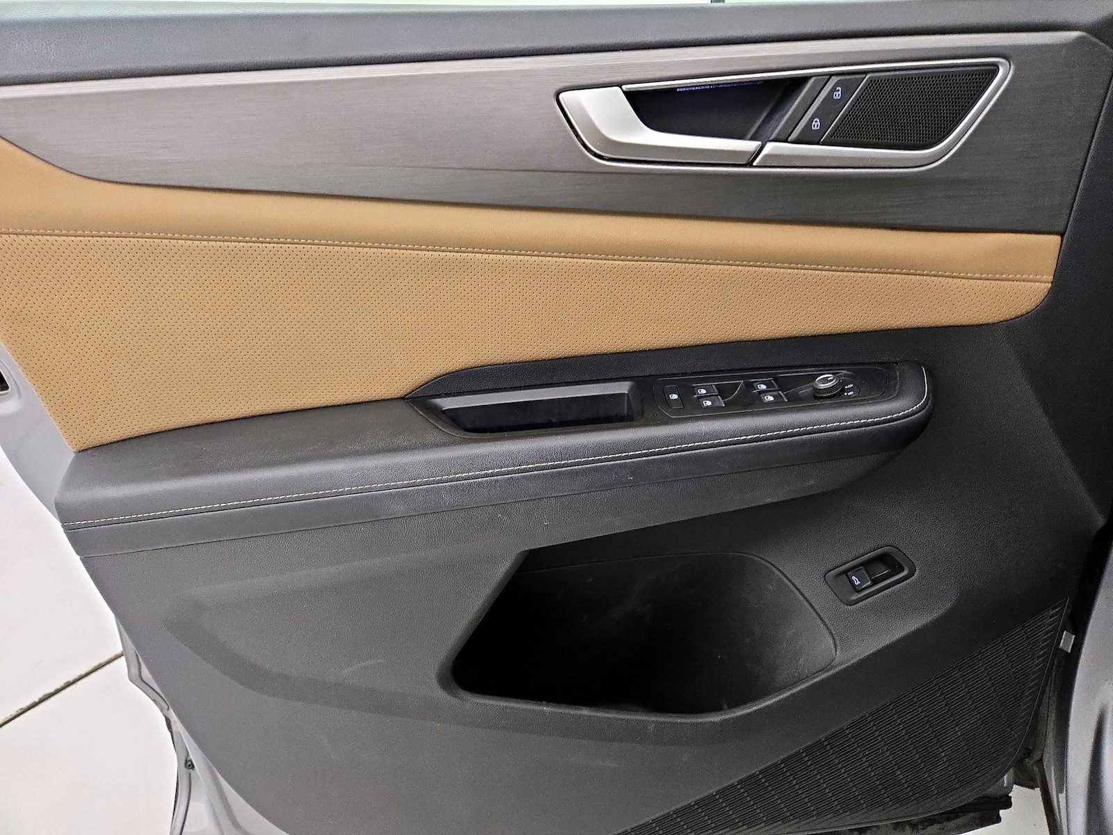 2024 Volkswagen Atlas Cross Sport SE w/Tech - Photo 13