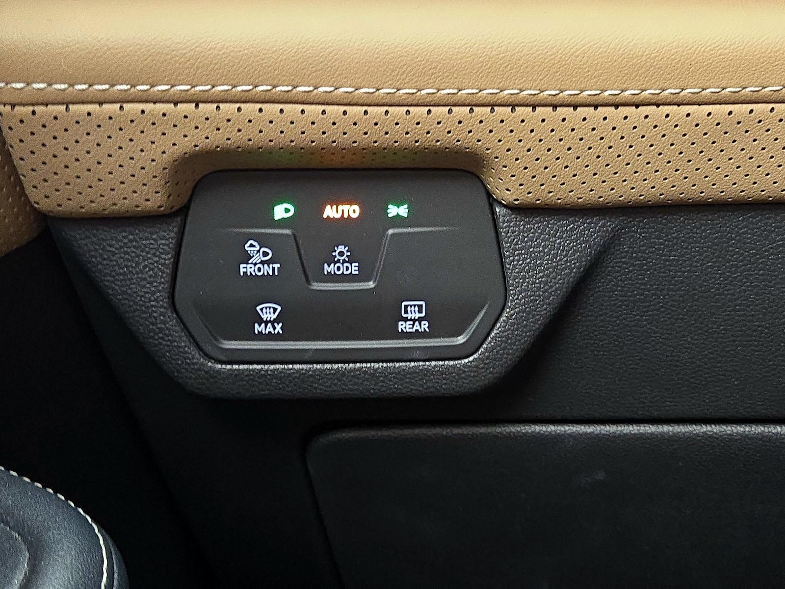 2024 Volkswagen Atlas Cross Sport SE w/Tech - Photo 14