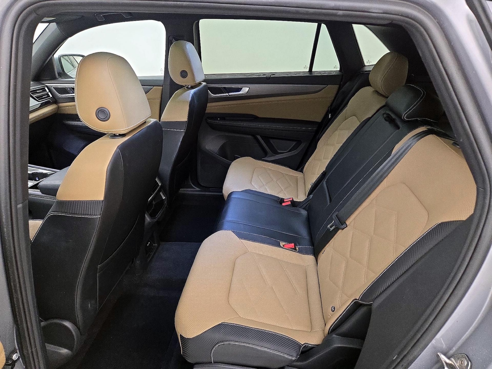 2024 Volkswagen Atlas Cross Sport SE w/Tech - Photo 21