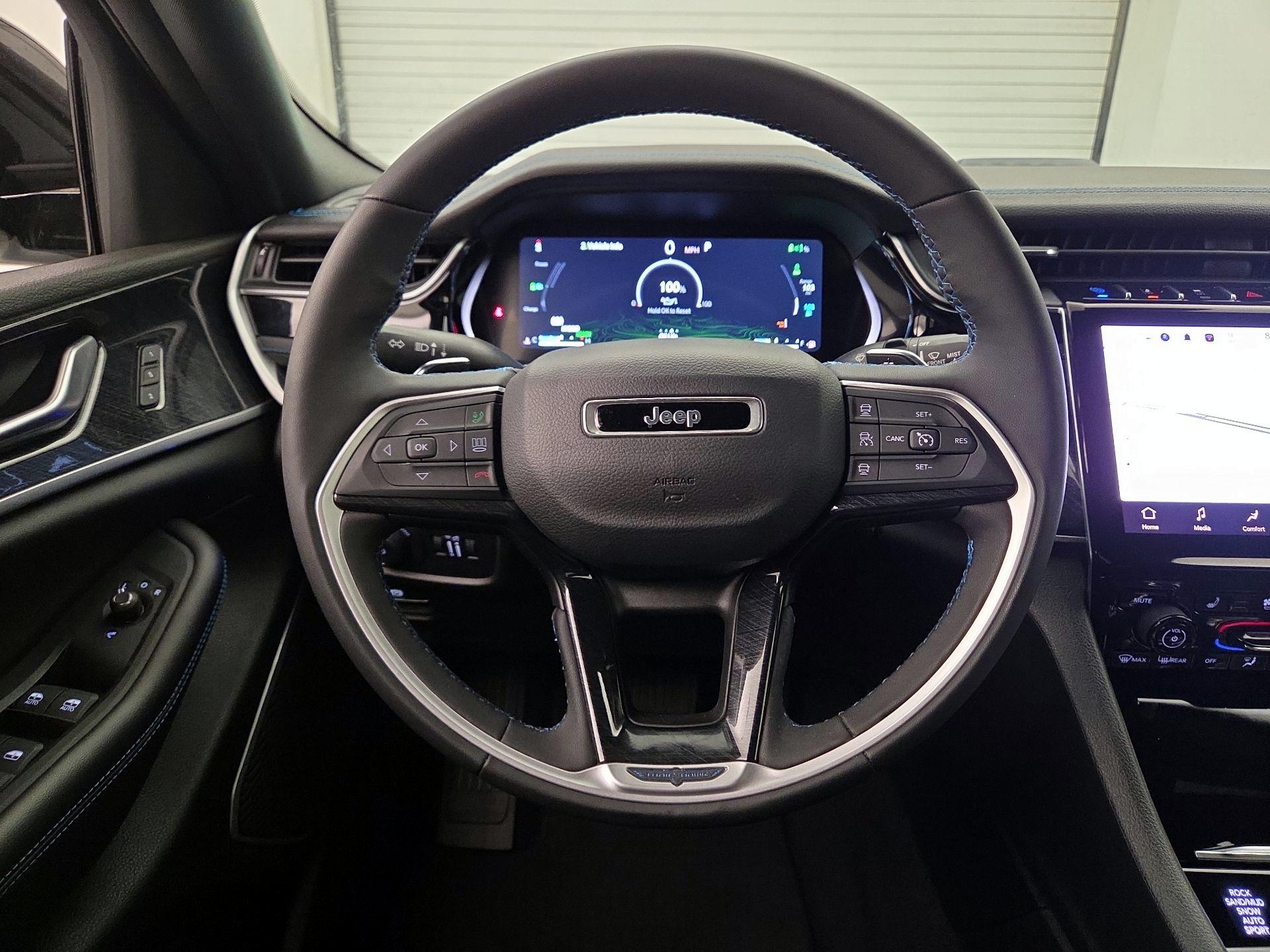 Thumbnail: 2023 Jeep Grand Cherokee - 10