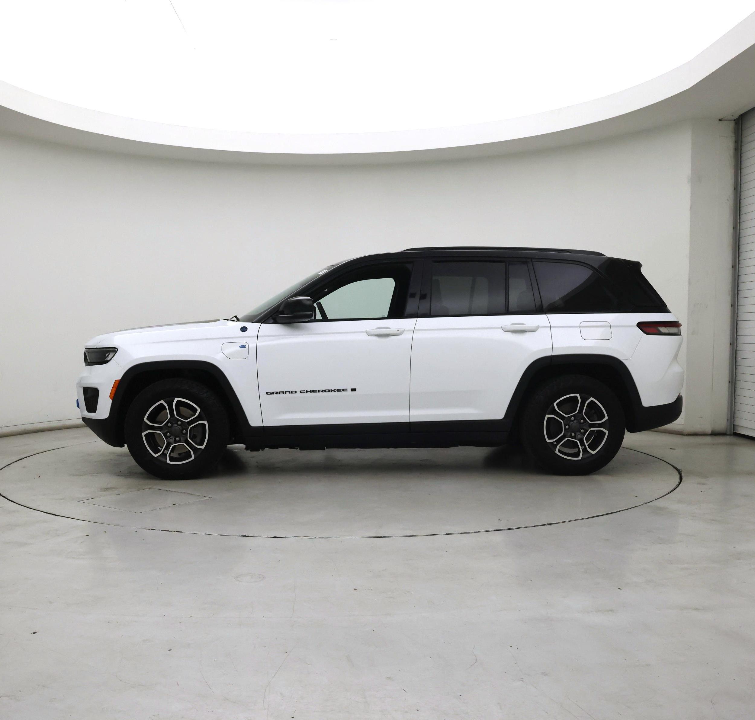 Thumbnail: 2023 Jeep Grand Cherokee - 3