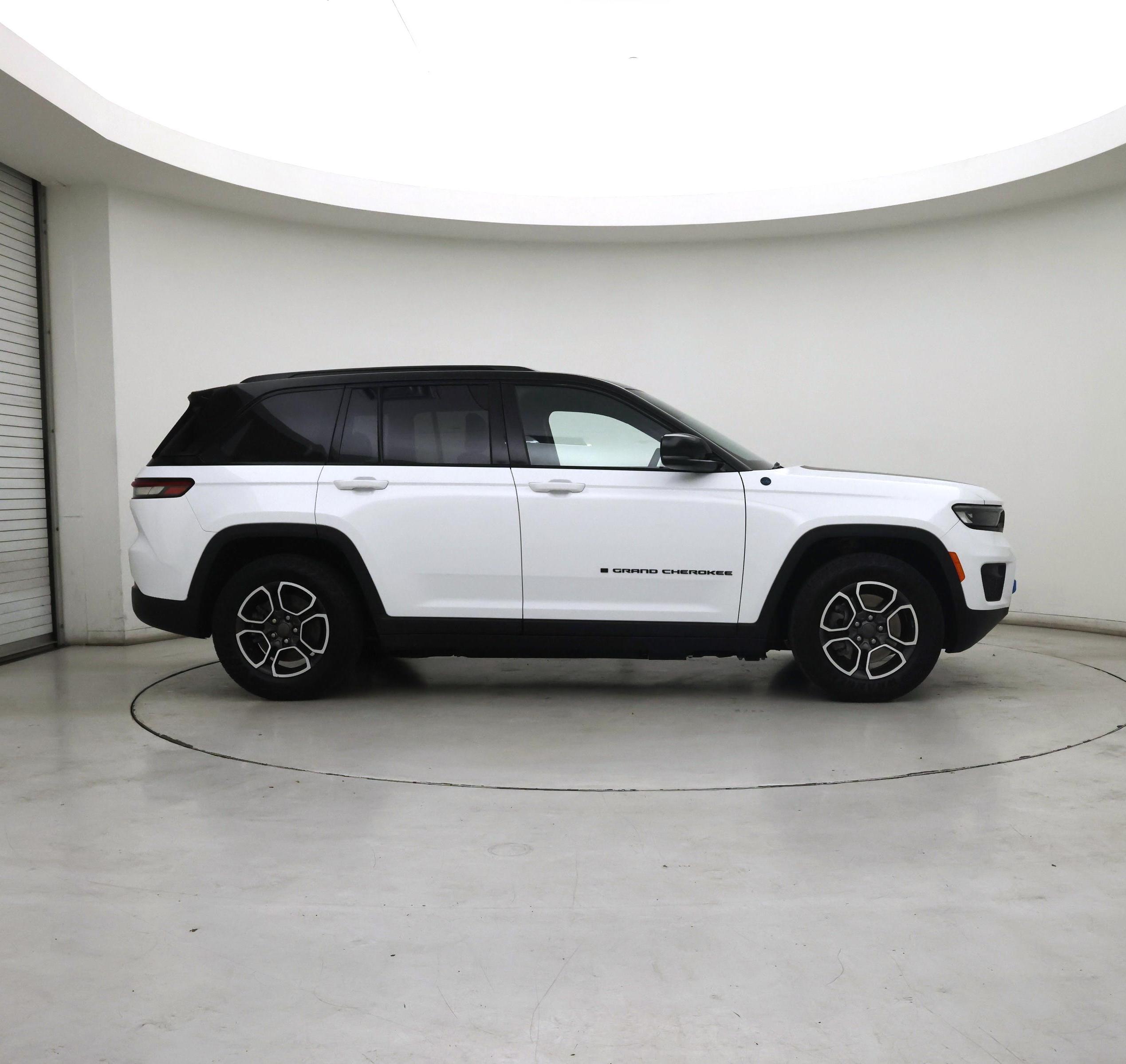 Thumbnail: 2023 Jeep Grand Cherokee - 7