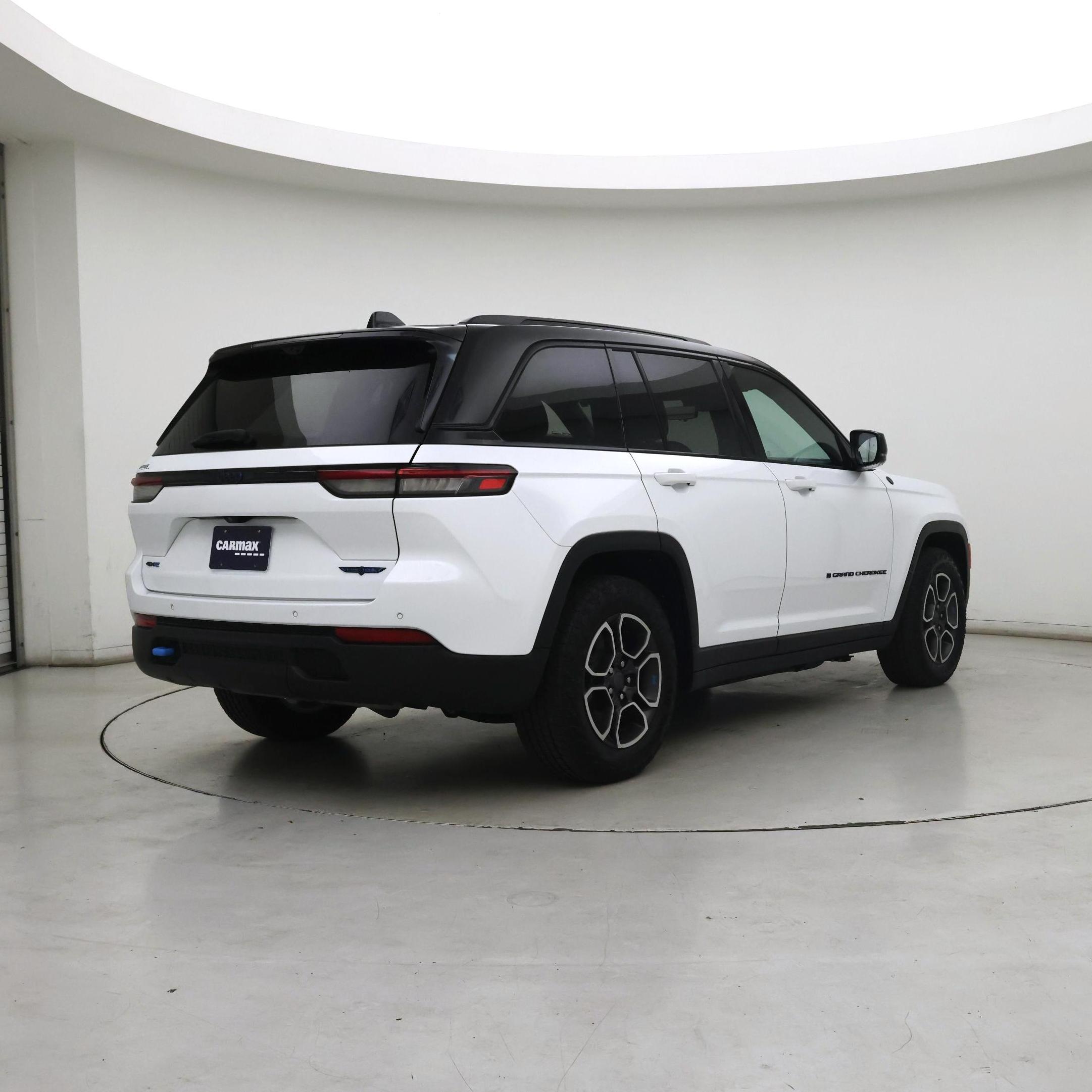 Thumbnail: 2023 Jeep Grand Cherokee - 8