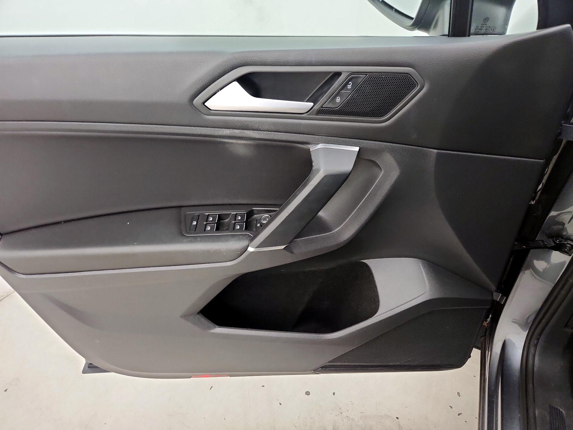Thumbnail: 2020 Volkswagen Tiguan - 12