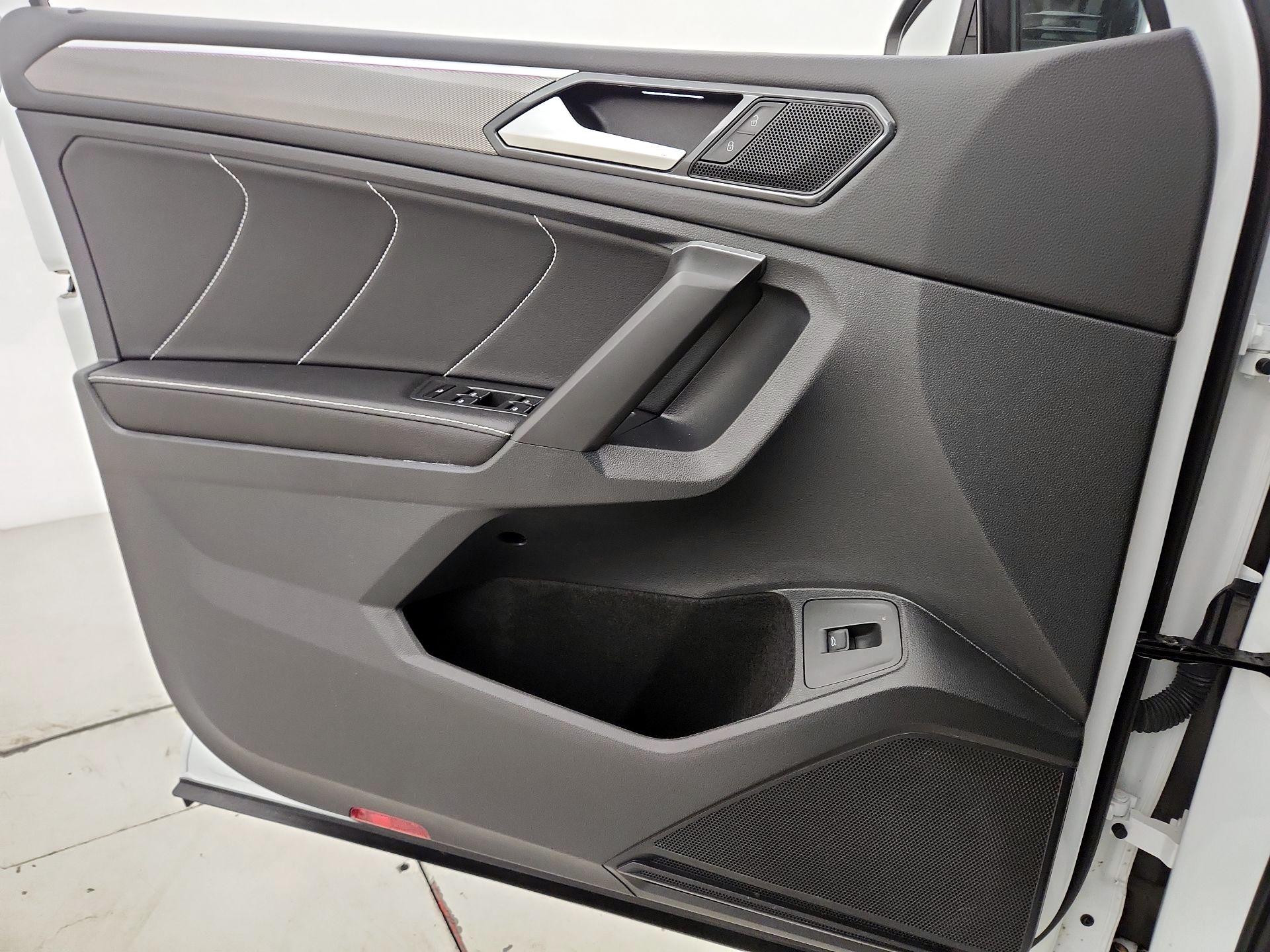 Thumbnail: 2024 Volkswagen Tiguan - 12