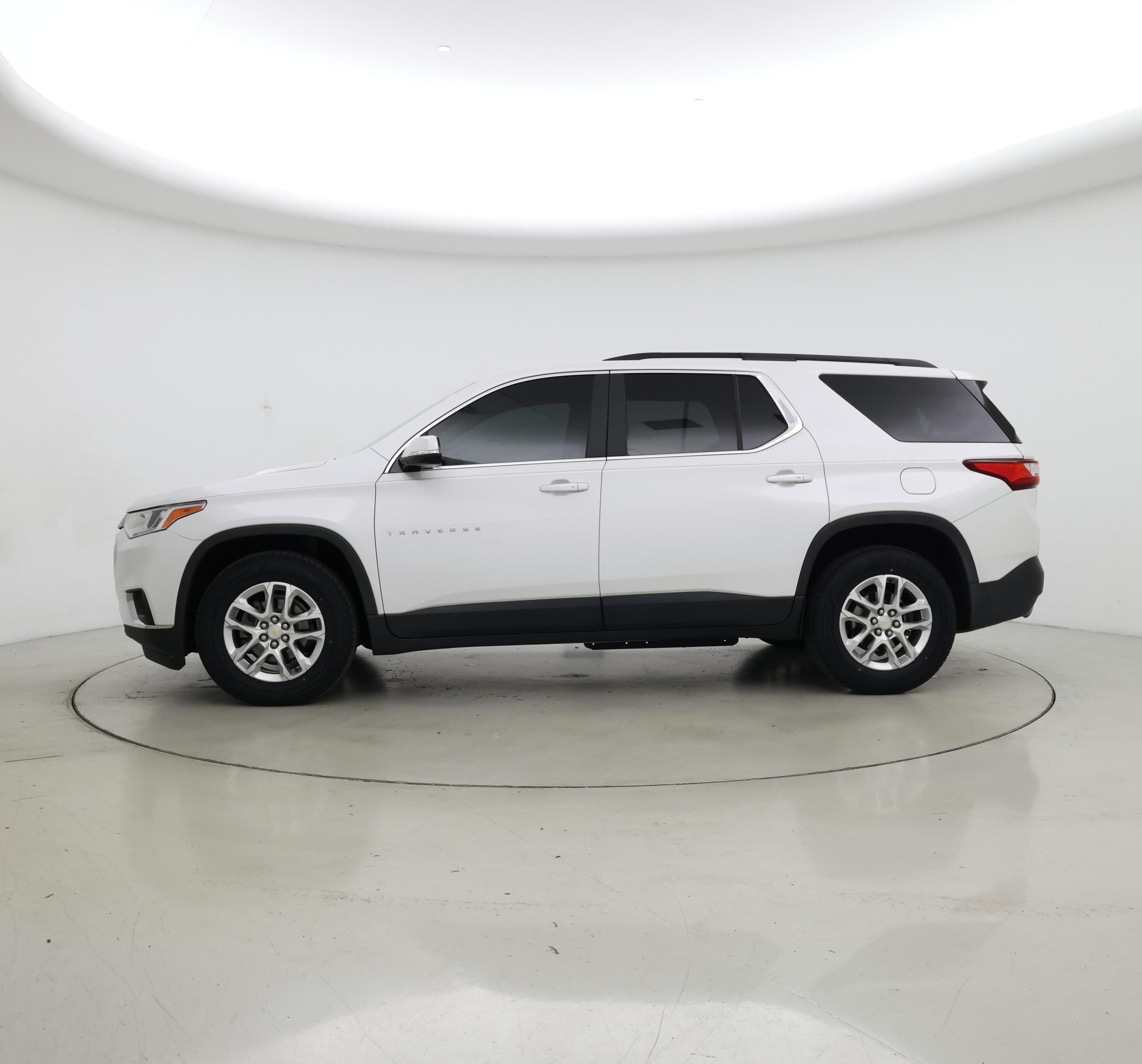 Thumbnail: 2018 Chevrolet Traverse - 3