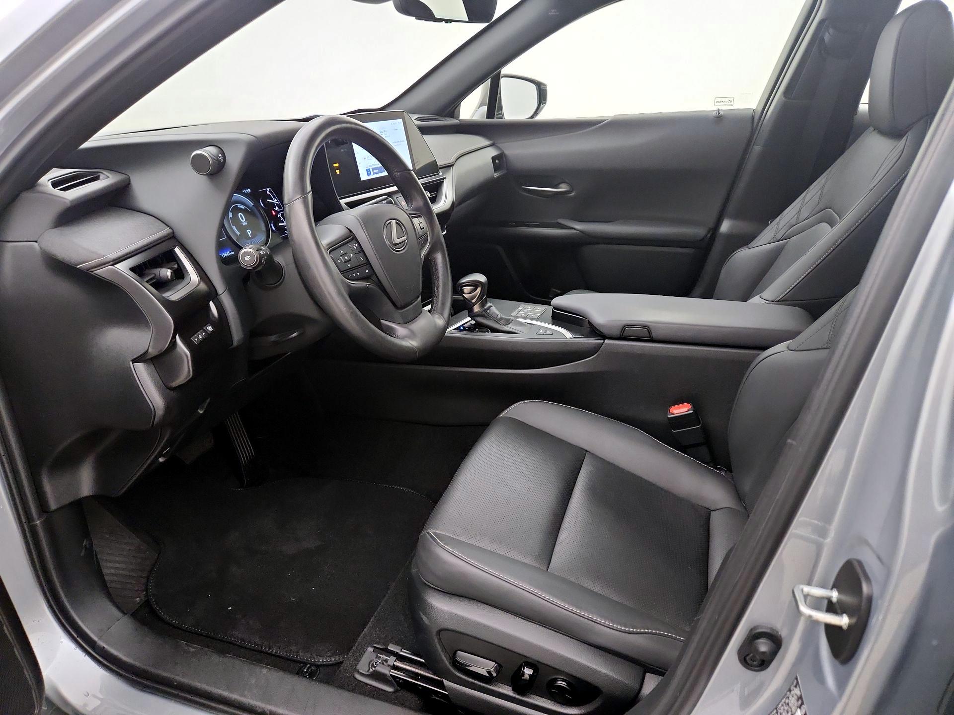 Thumbnail: 2023 Lexus UX - 11