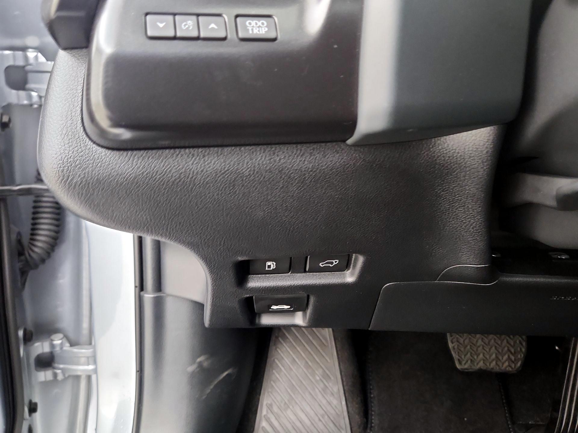 Thumbnail: 2023 Lexus UX - 13