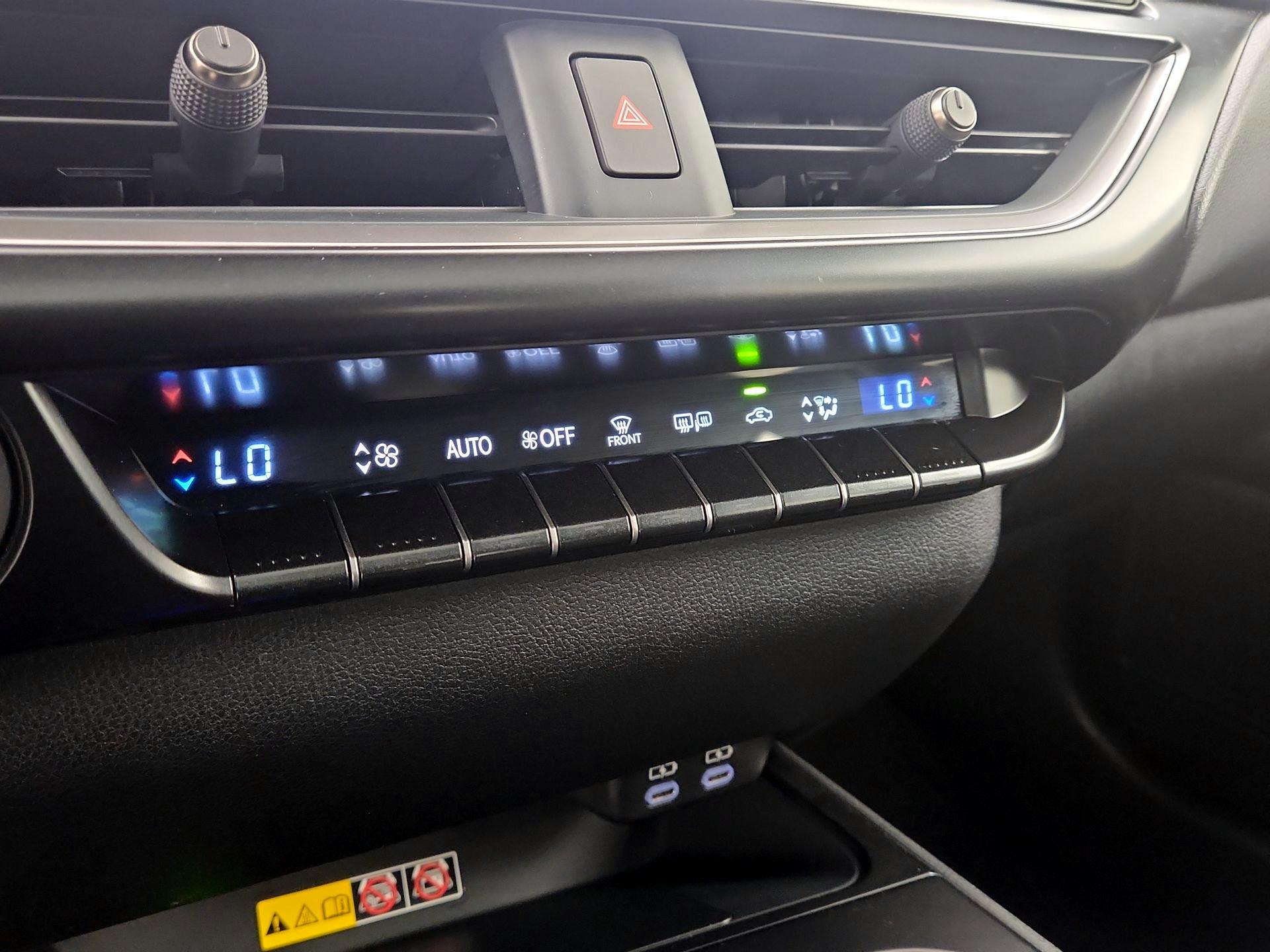 Thumbnail: 2023 Lexus UX - 16