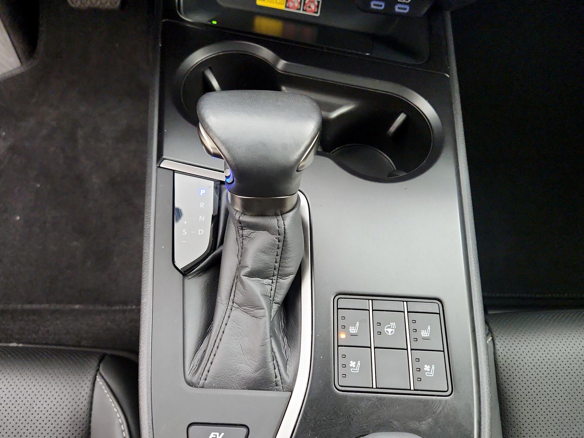 Thumbnail: 2023 Lexus UX - 17