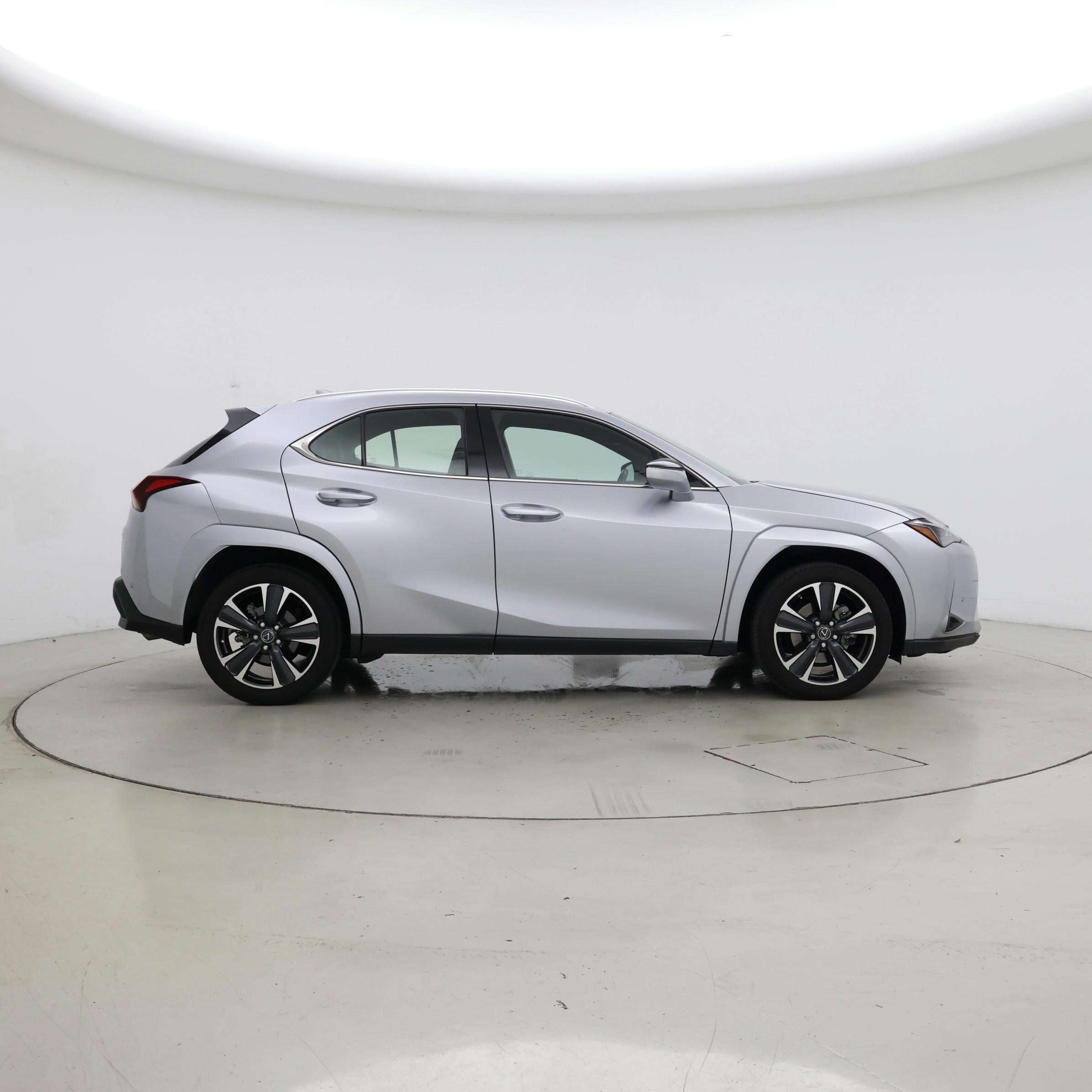 Thumbnail: 2023 Lexus UX - 7