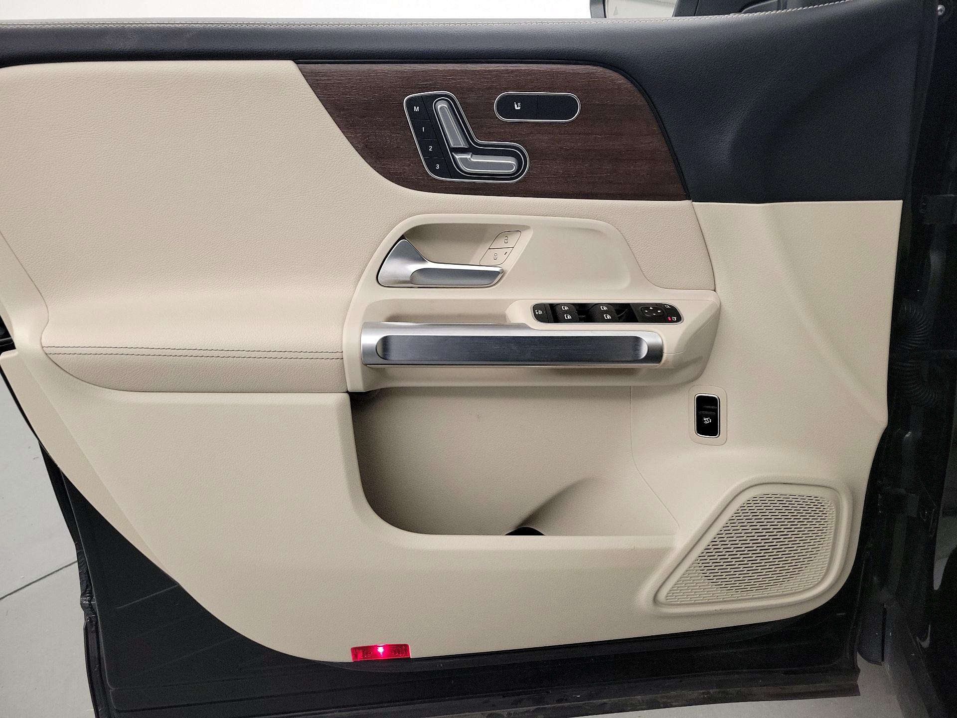 Thumbnail: 2021 Mercedes-Benz GLB - 12