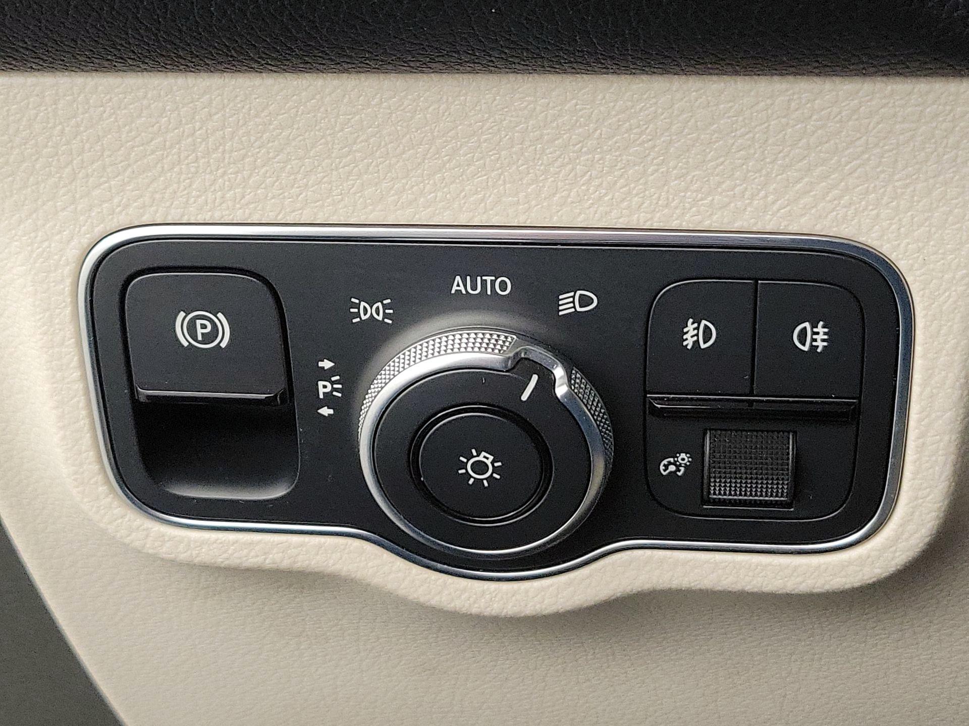 Thumbnail: 2021 Mercedes-Benz GLB - 13