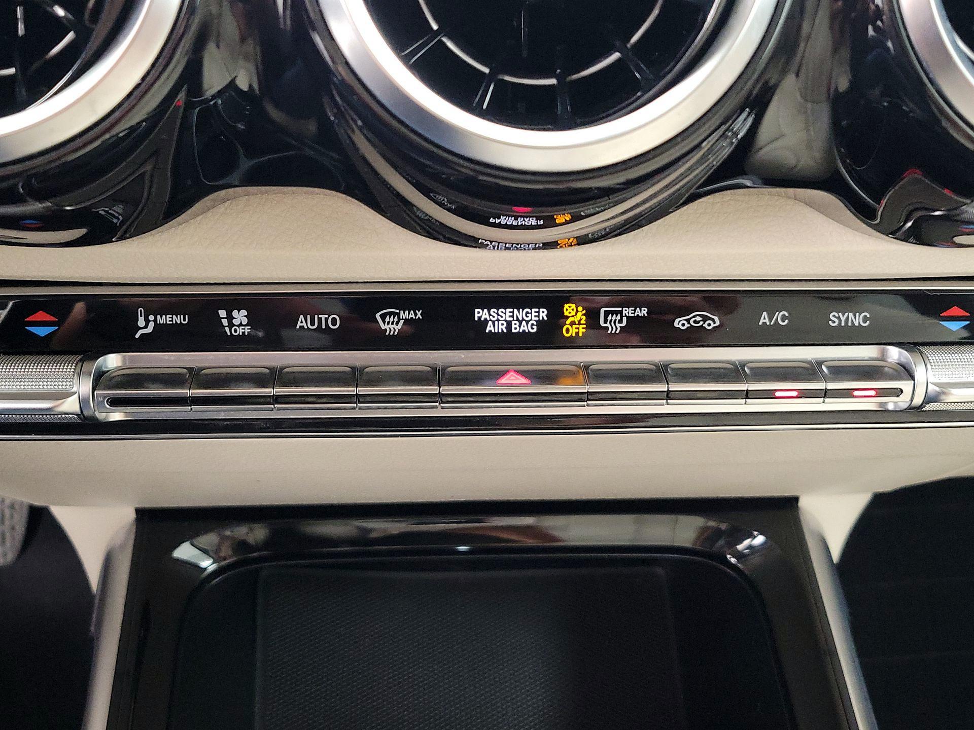 Thumbnail: 2021 Mercedes-Benz GLB - 16