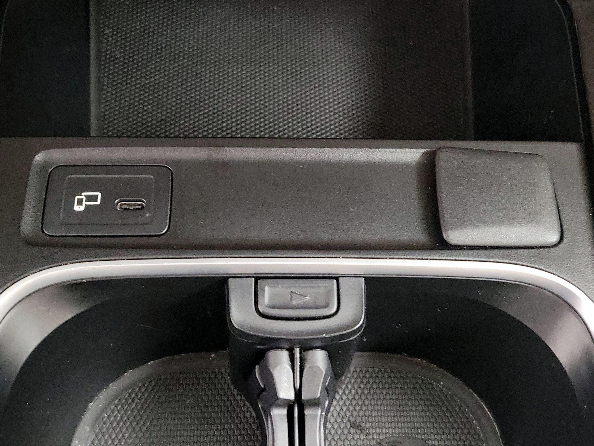 Thumbnail: 2021 Mercedes-Benz GLB - 18