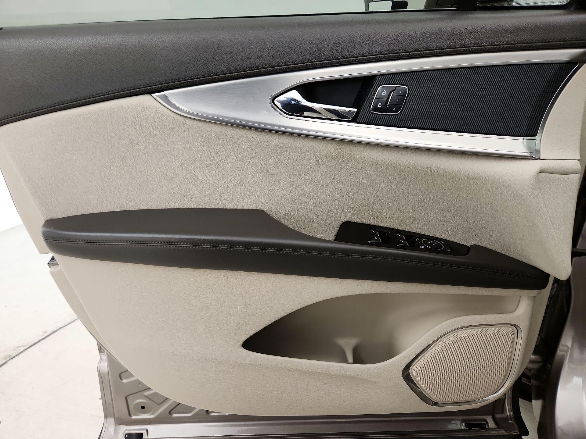 Thumbnail: 2019 Lincoln Nautilus - 12