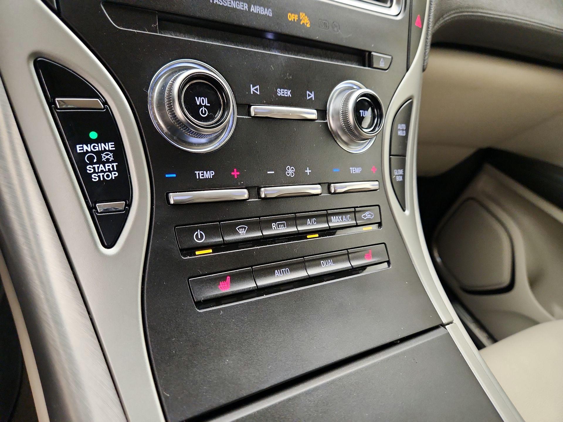 Thumbnail: 2019 Lincoln Nautilus - 16