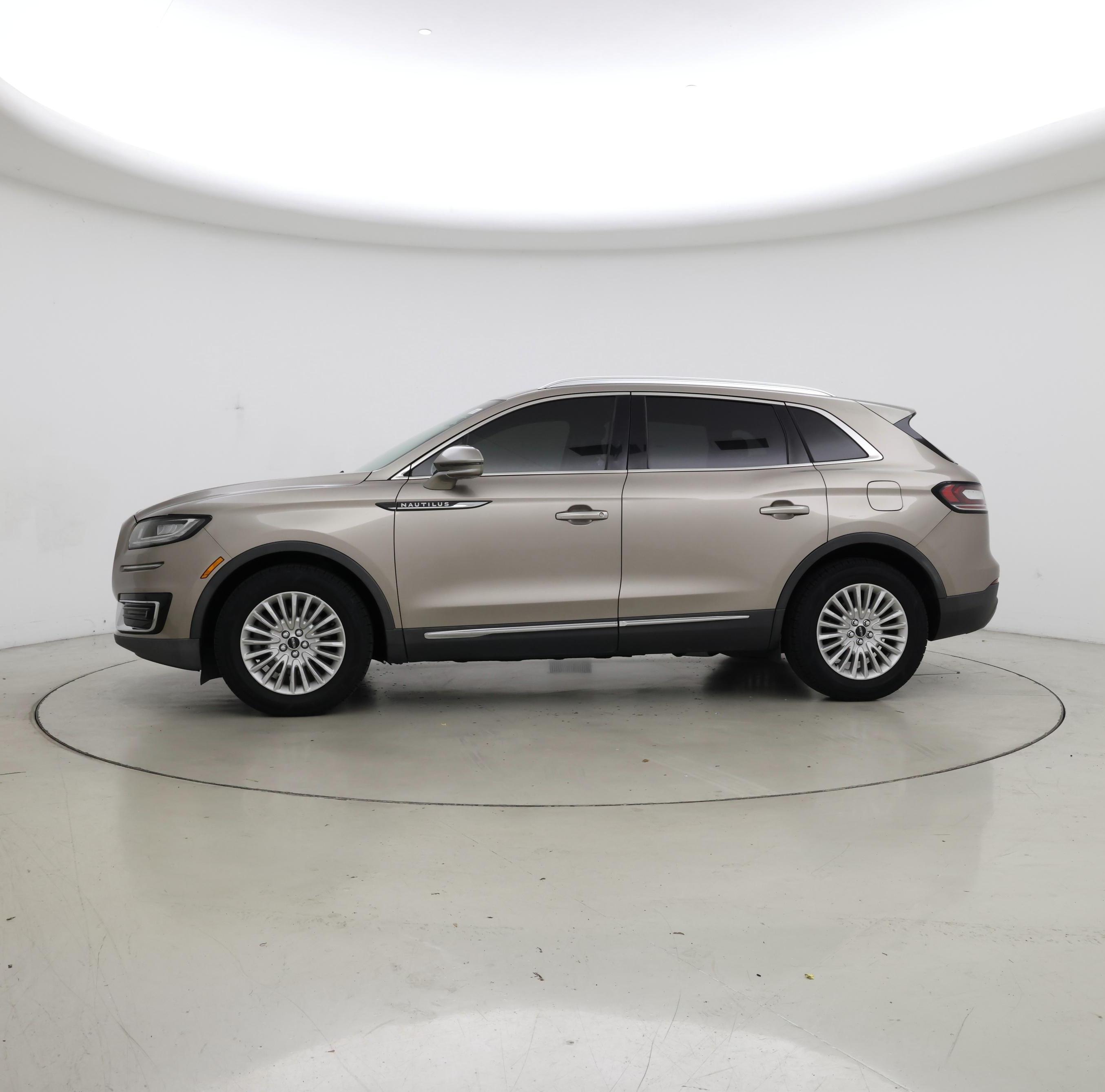 Thumbnail: 2019 Lincoln Nautilus - 3