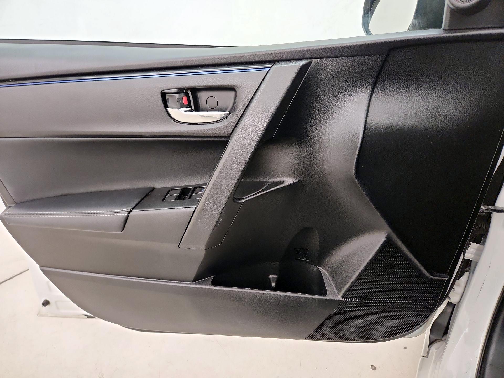 Thumbnail: 2018 Toyota Corolla - 12