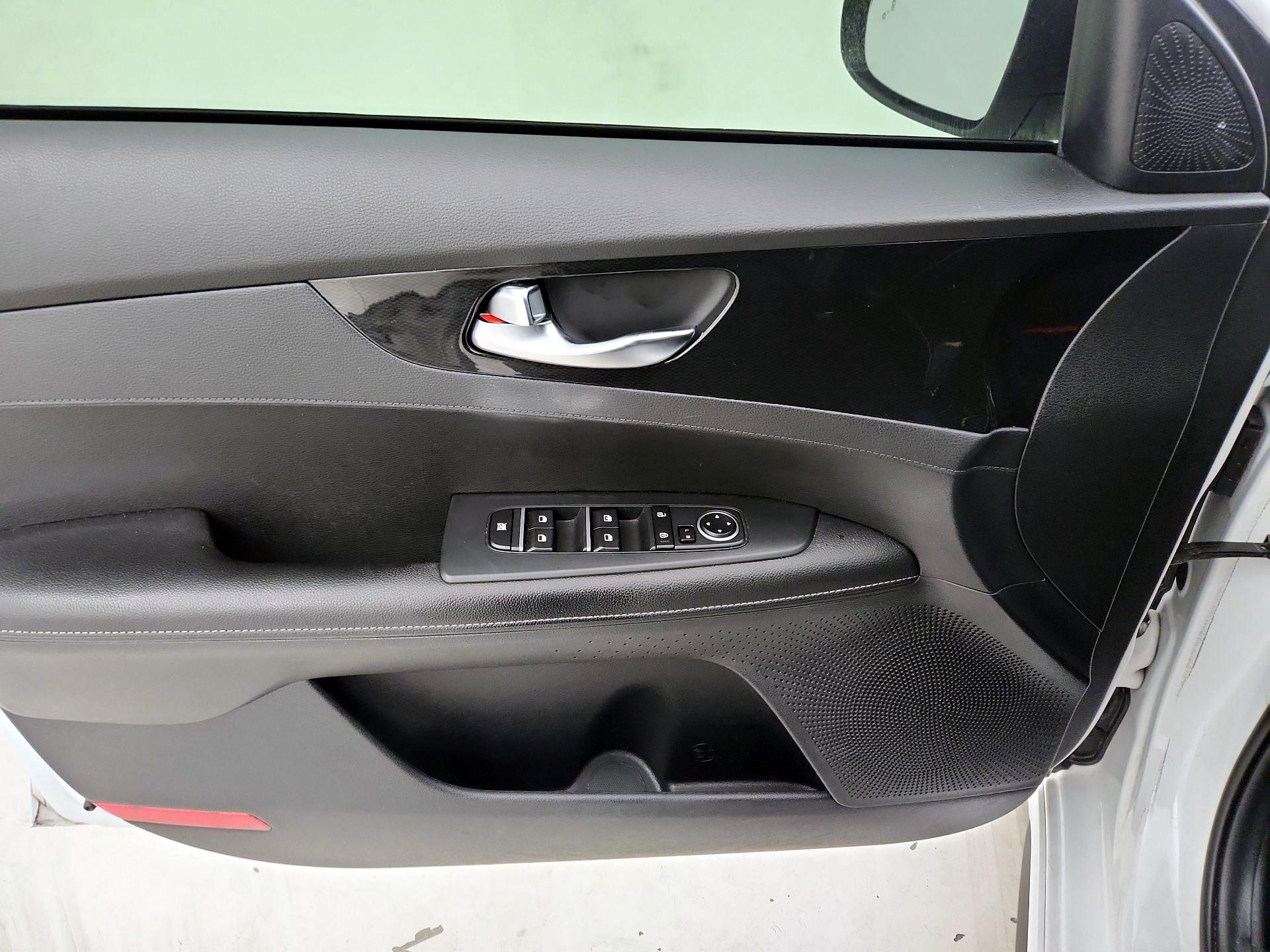 Thumbnail: 2021 Kia Forte - 12