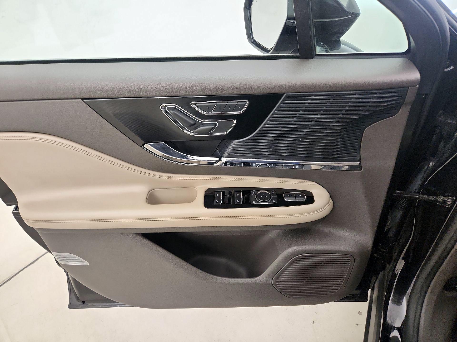 Thumbnail: 2021 Lincoln Corsair - 12