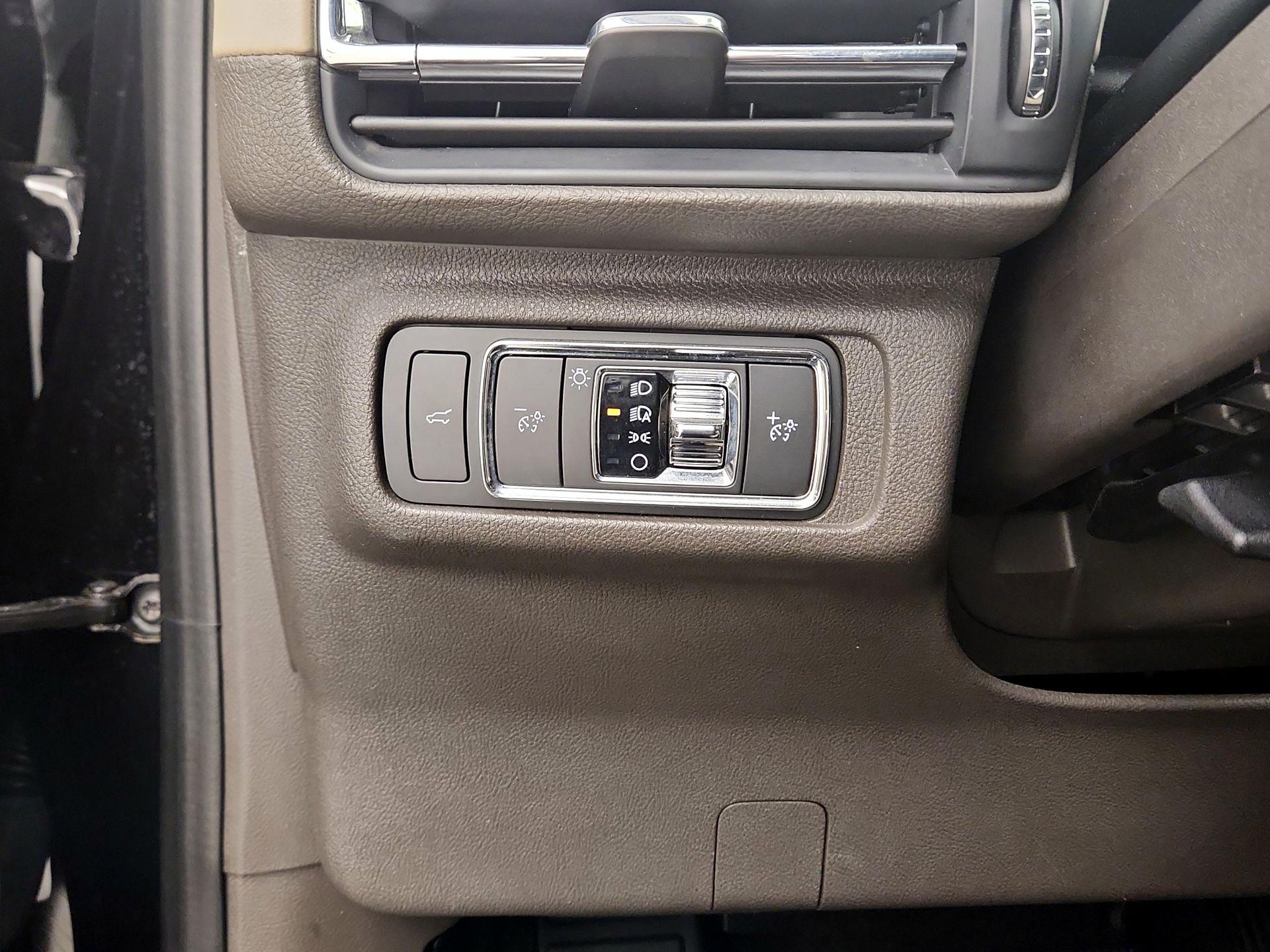 Thumbnail: 2021 Lincoln Corsair - 13