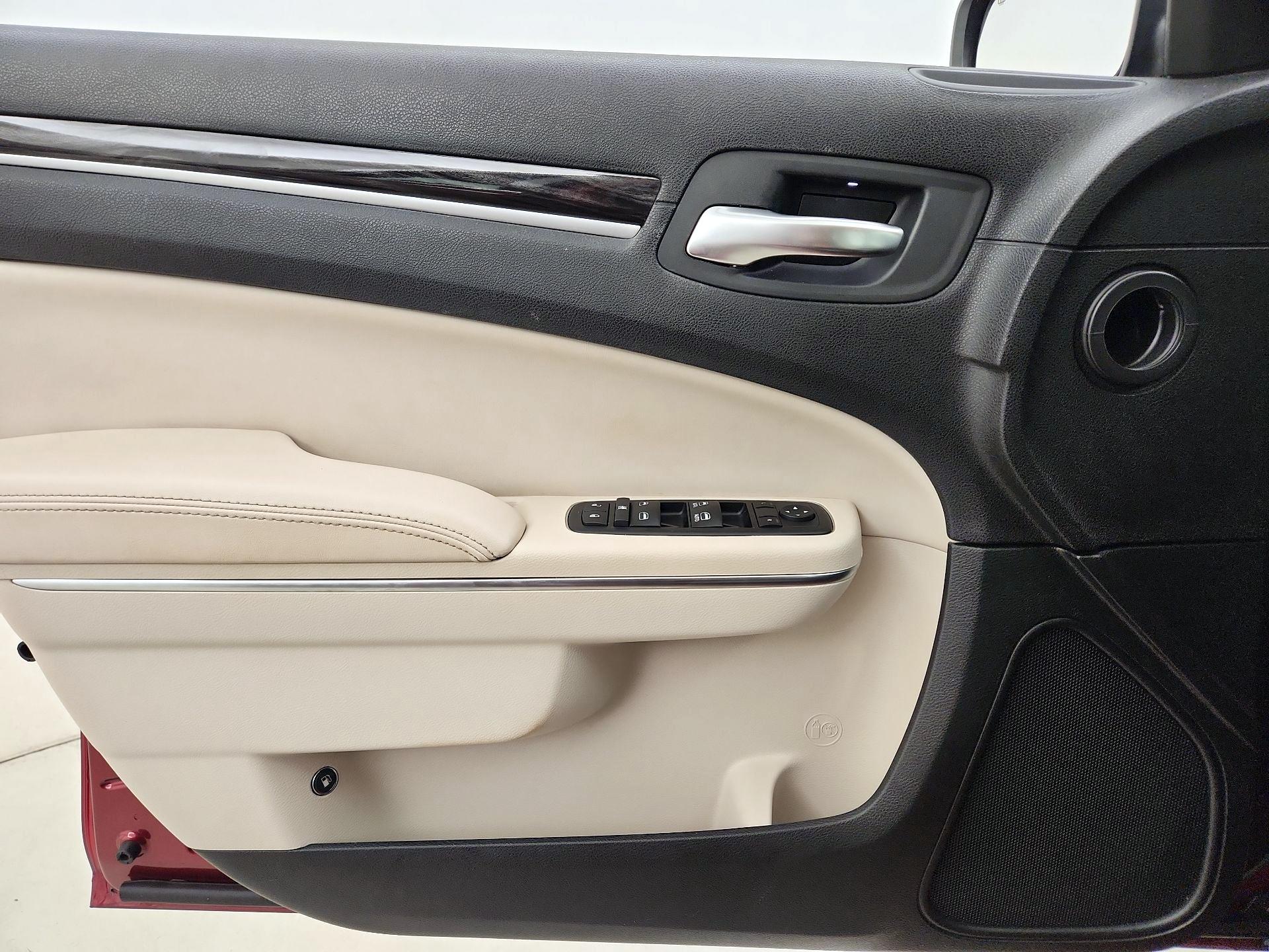 Thumbnail: 2016 Chrysler 300 - 12