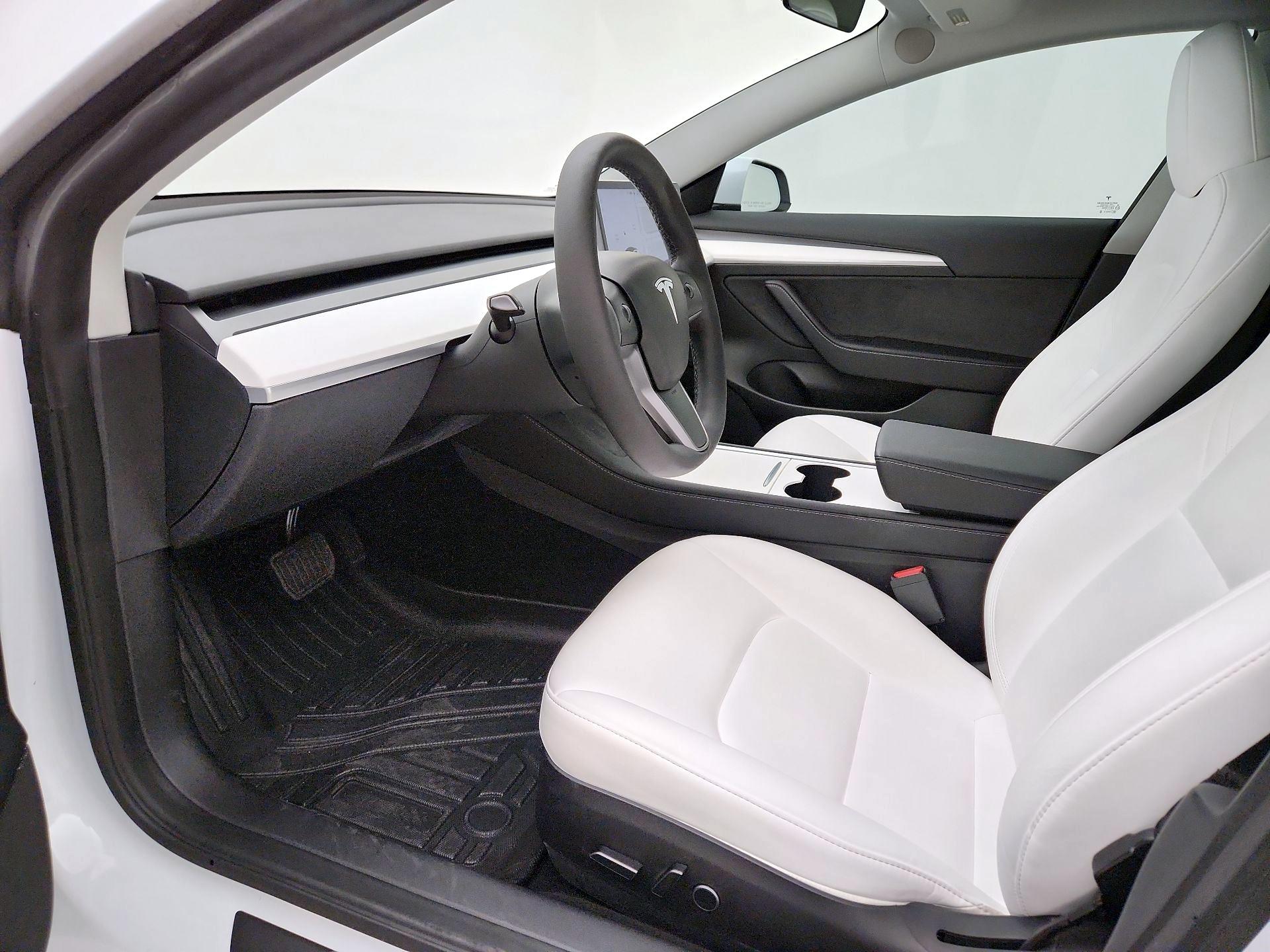 Thumbnail: 2023 Tesla Model 3 - 11