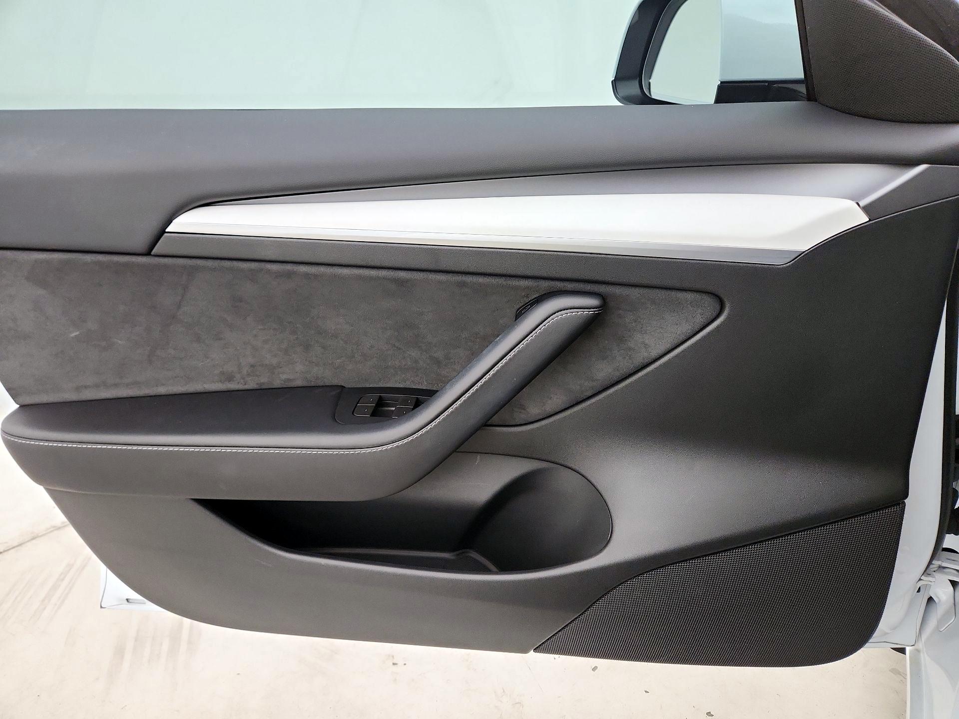 Thumbnail: 2023 Tesla Model 3 - 12