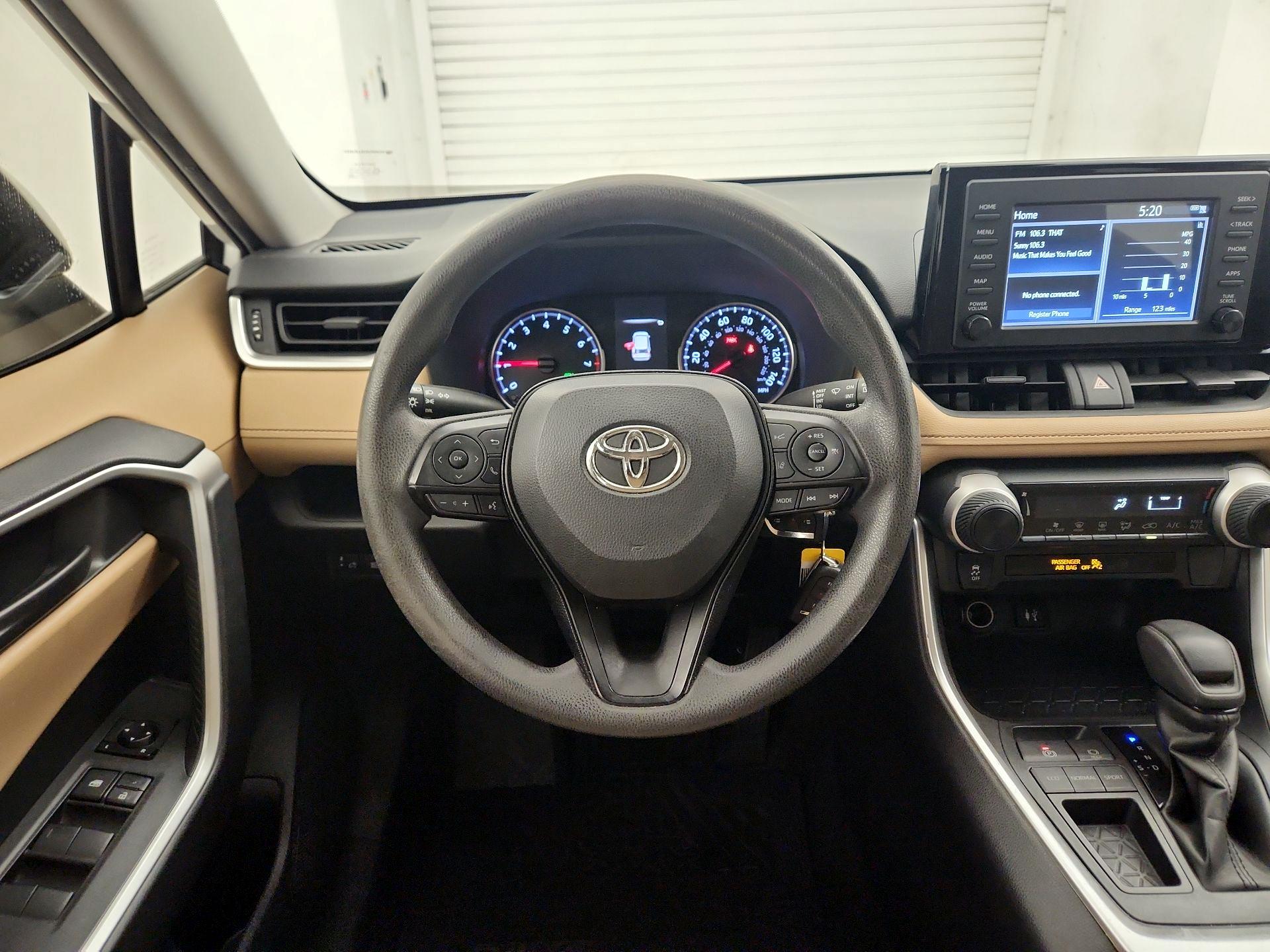Thumbnail: 2019 Toyota RAV4 - 10