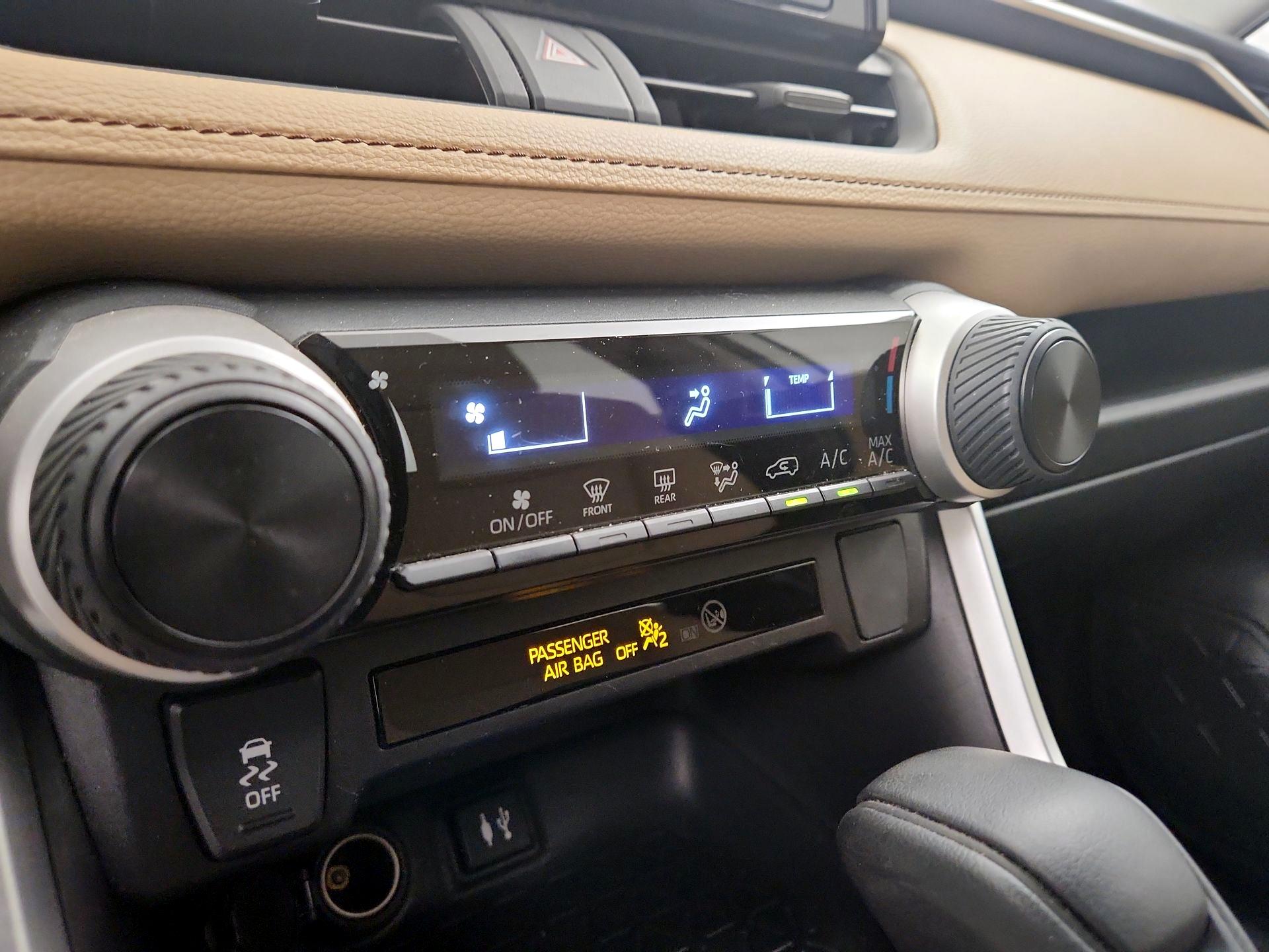 Thumbnail: 2019 Toyota RAV4 - 16