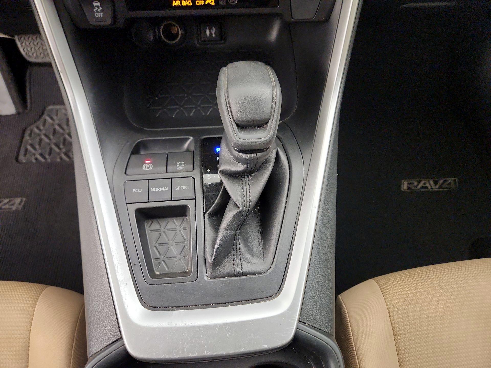 Thumbnail: 2019 Toyota RAV4 - 17