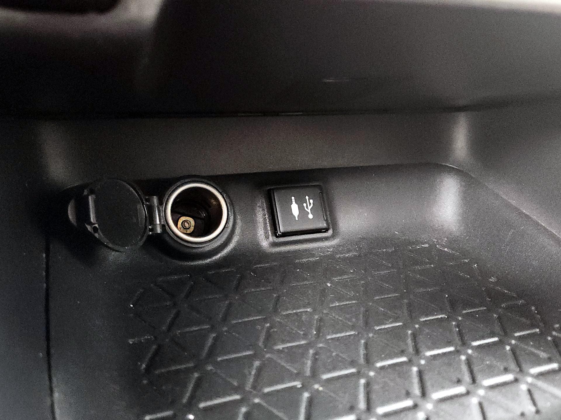 Thumbnail: 2019 Toyota RAV4 - 18