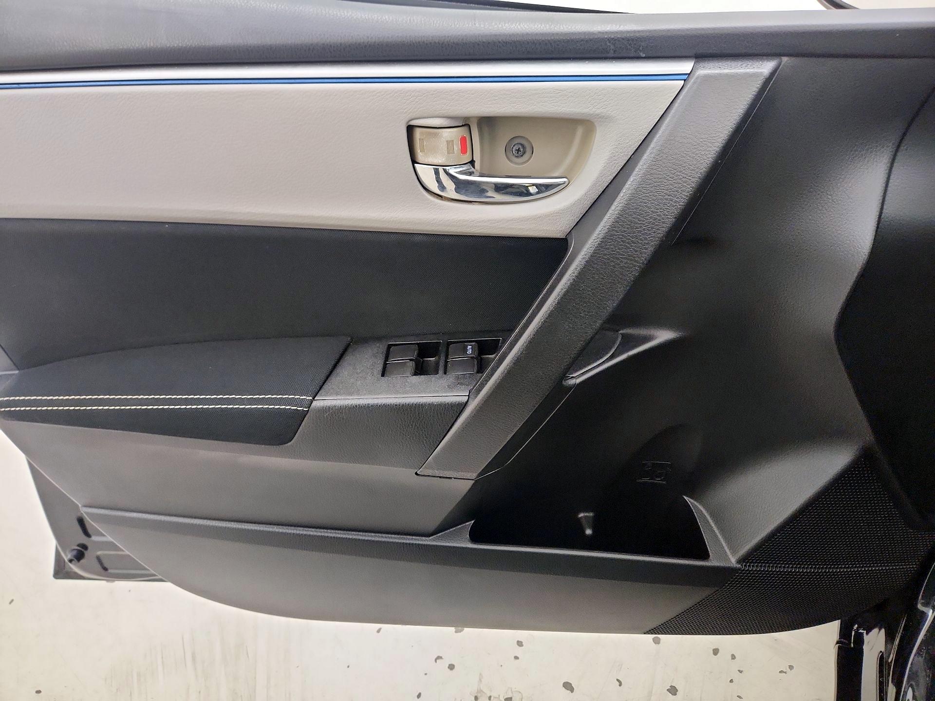 Thumbnail: 2014 Toyota Corolla - 12