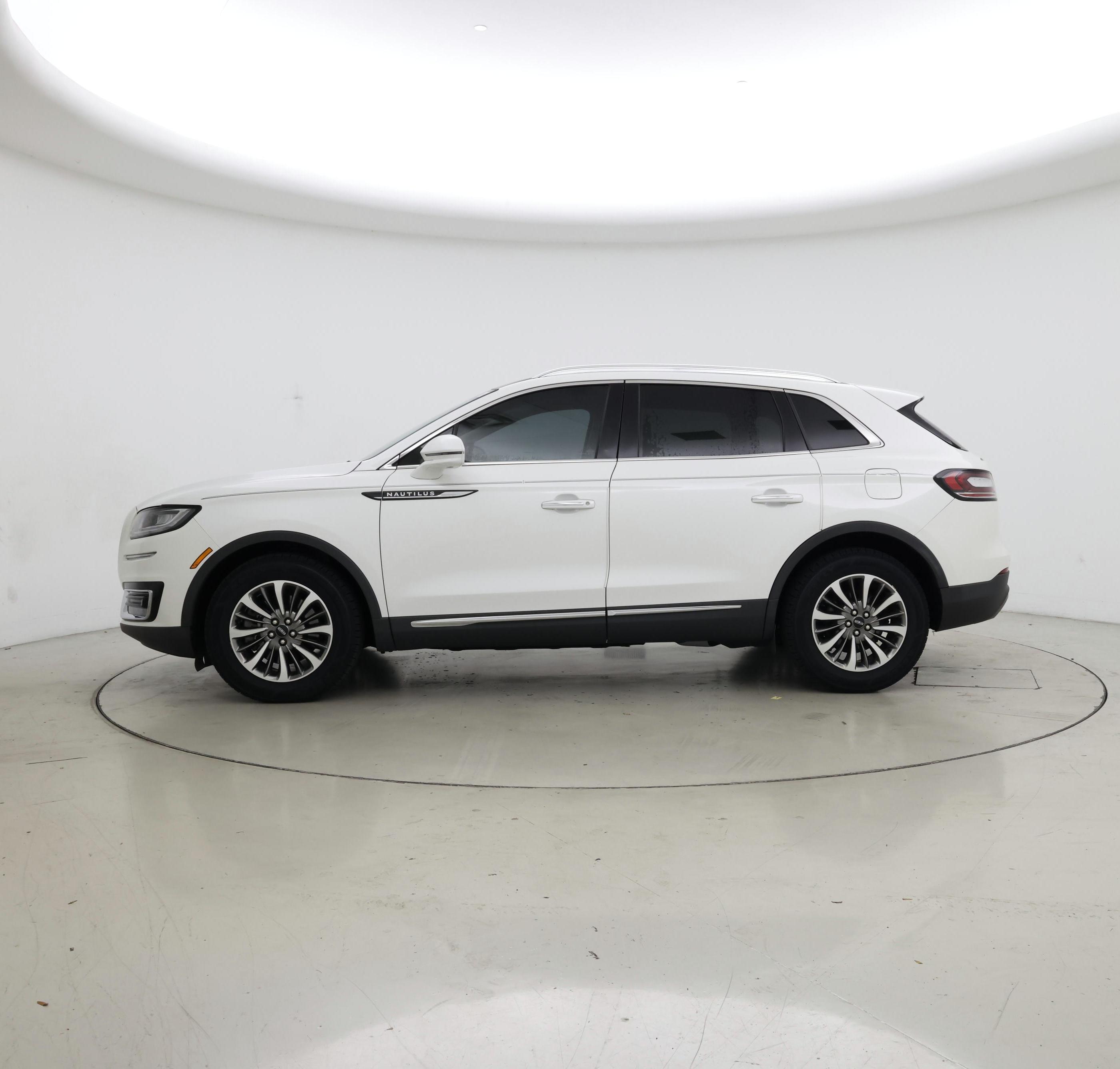 Thumbnail: 2020 Lincoln Nautilus - 3