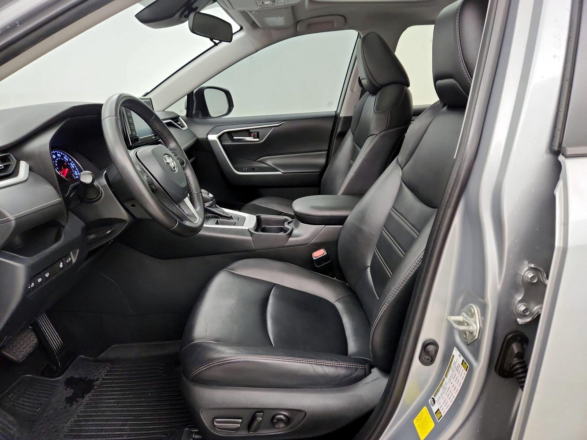 Thumbnail: 2020 Toyota RAV4 - 11