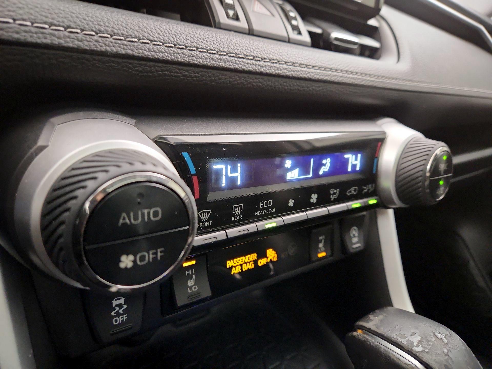 Thumbnail: 2020 Toyota RAV4 - 17