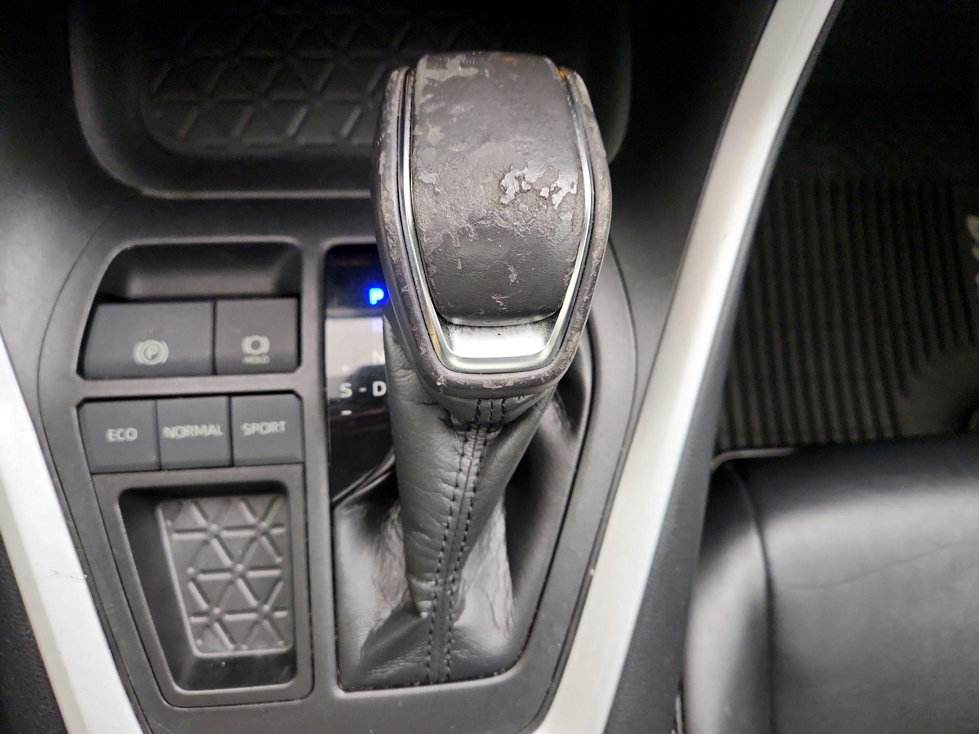 Thumbnail: 2020 Toyota RAV4 - 18