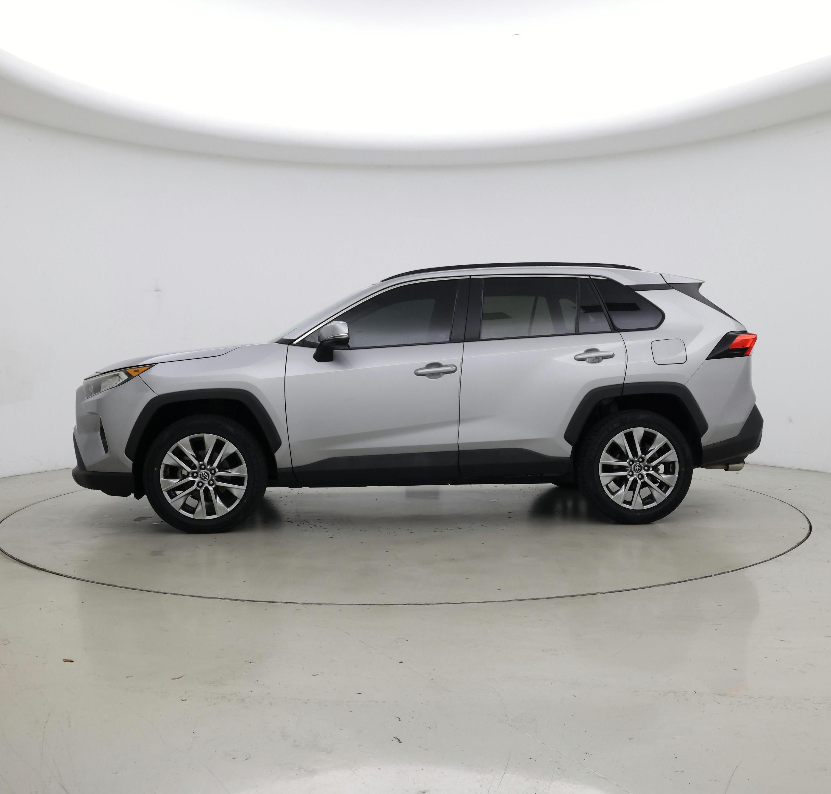 Thumbnail: 2020 Toyota RAV4 - 3
