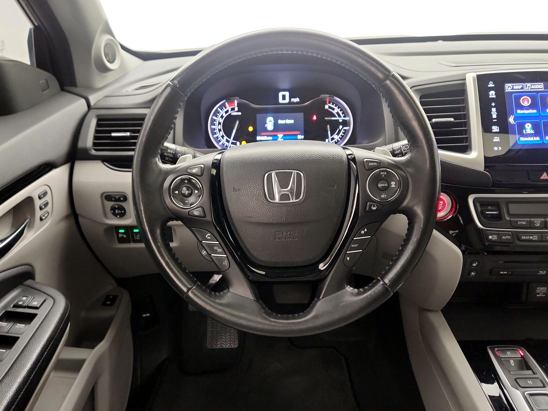 Thumbnail: 2017 Honda Pilot - 10