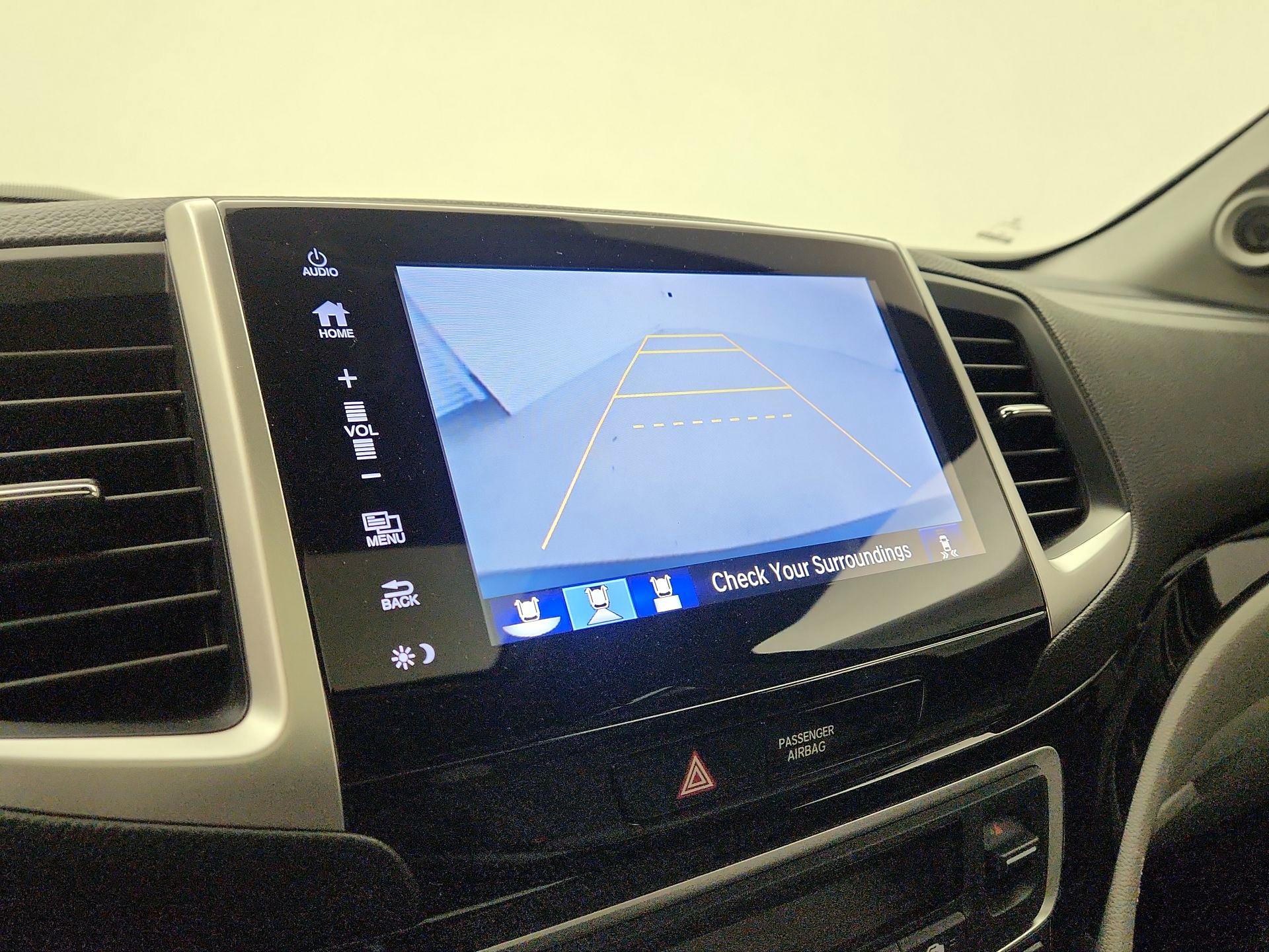 Thumbnail: 2017 Honda Pilot - 14