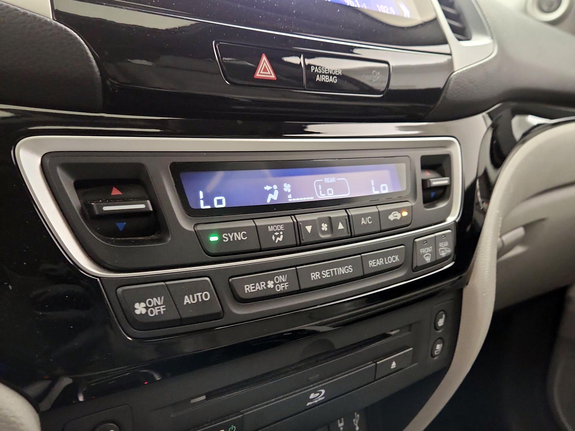 Thumbnail: 2017 Honda Pilot - 16