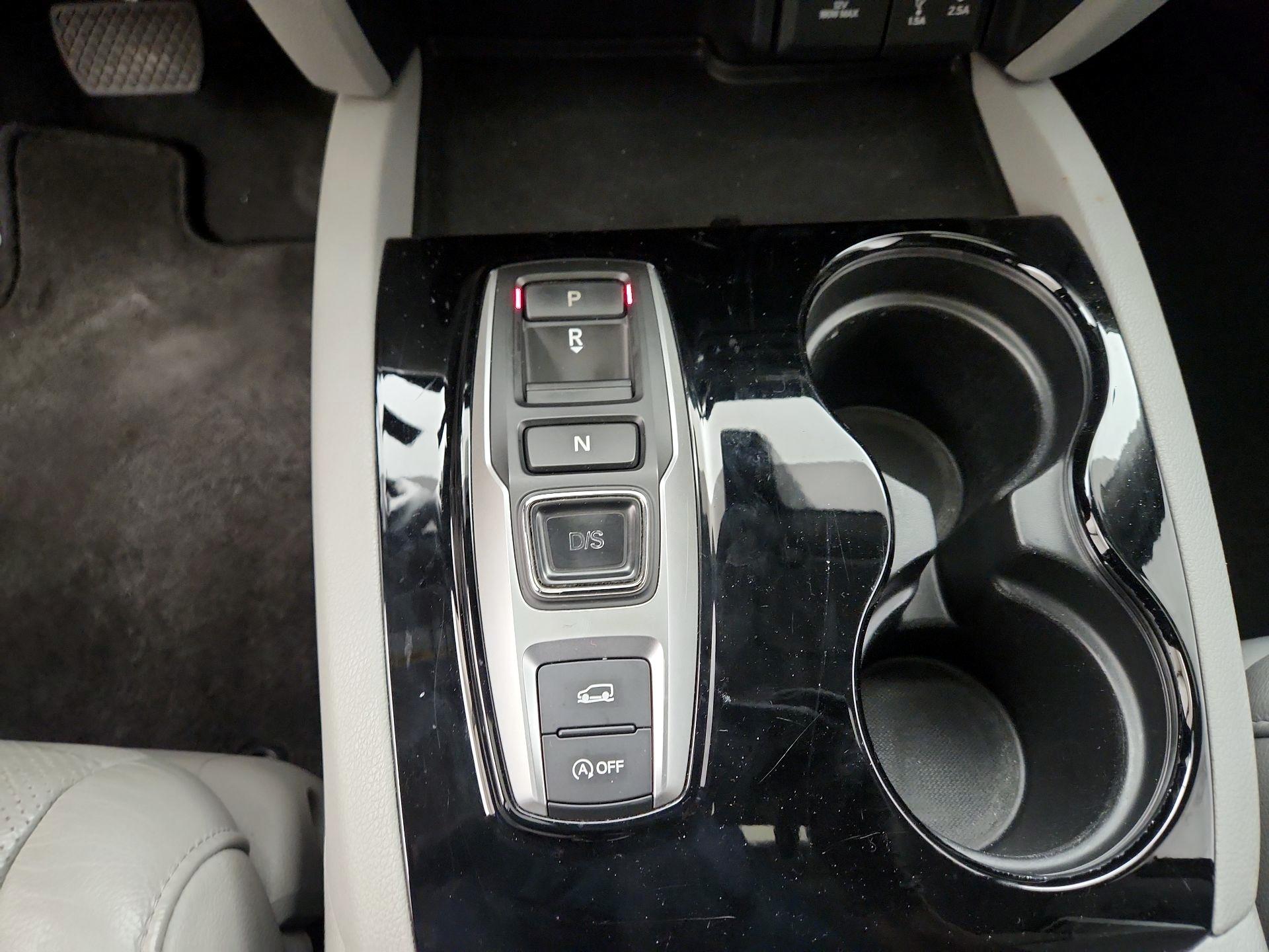 Thumbnail: 2017 Honda Pilot - 17