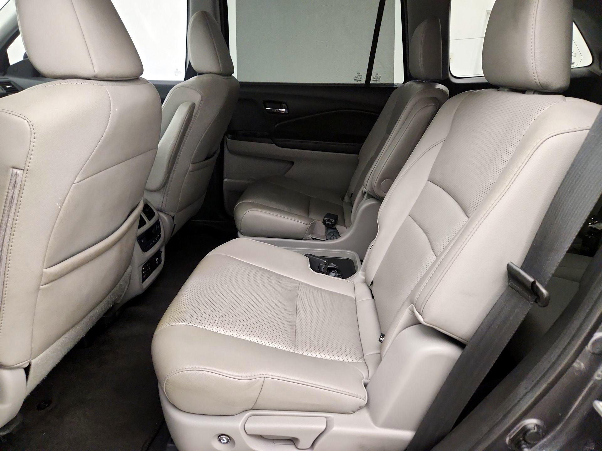 Thumbnail: 2017 Honda Pilot - 20