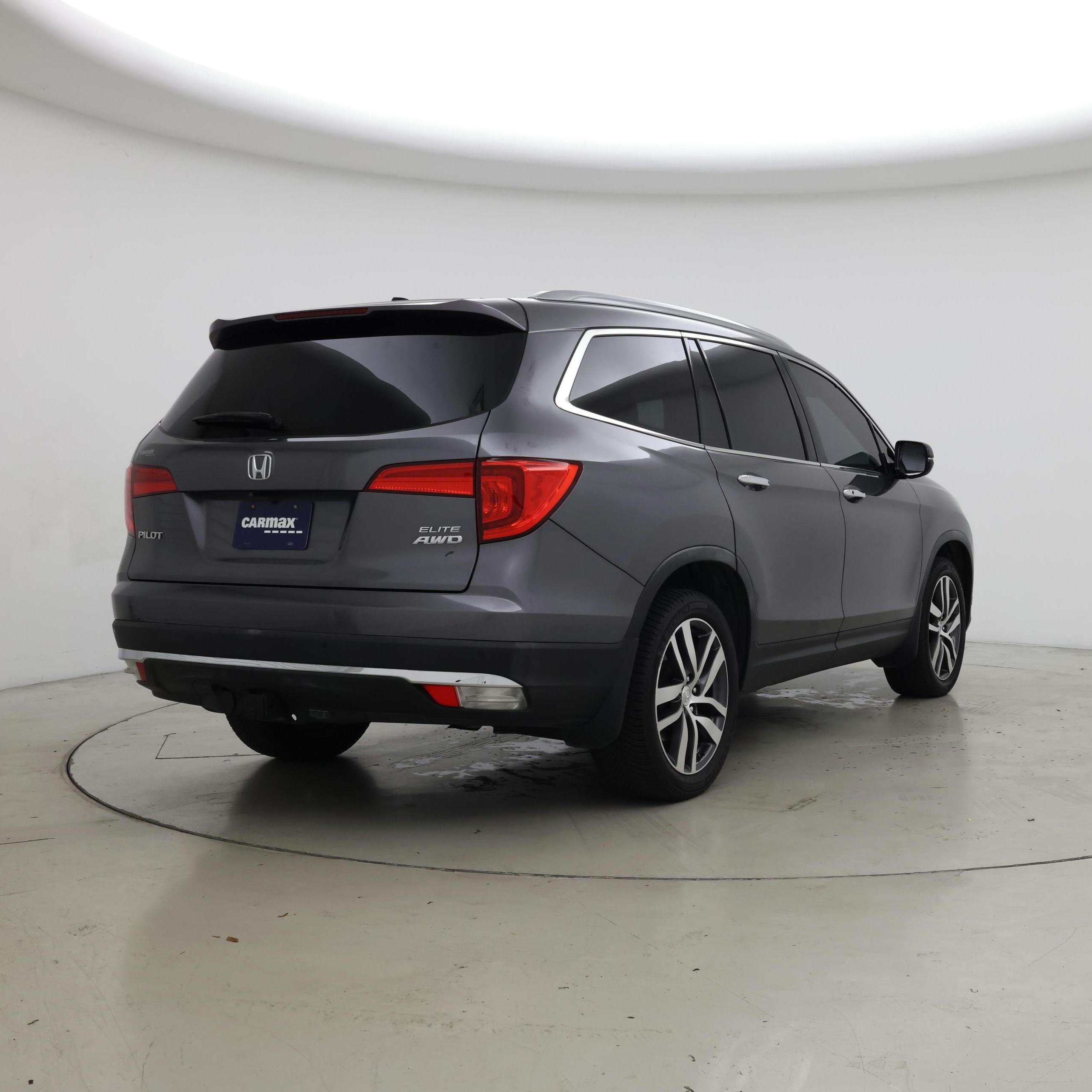 Thumbnail: 2017 Honda Pilot - 8